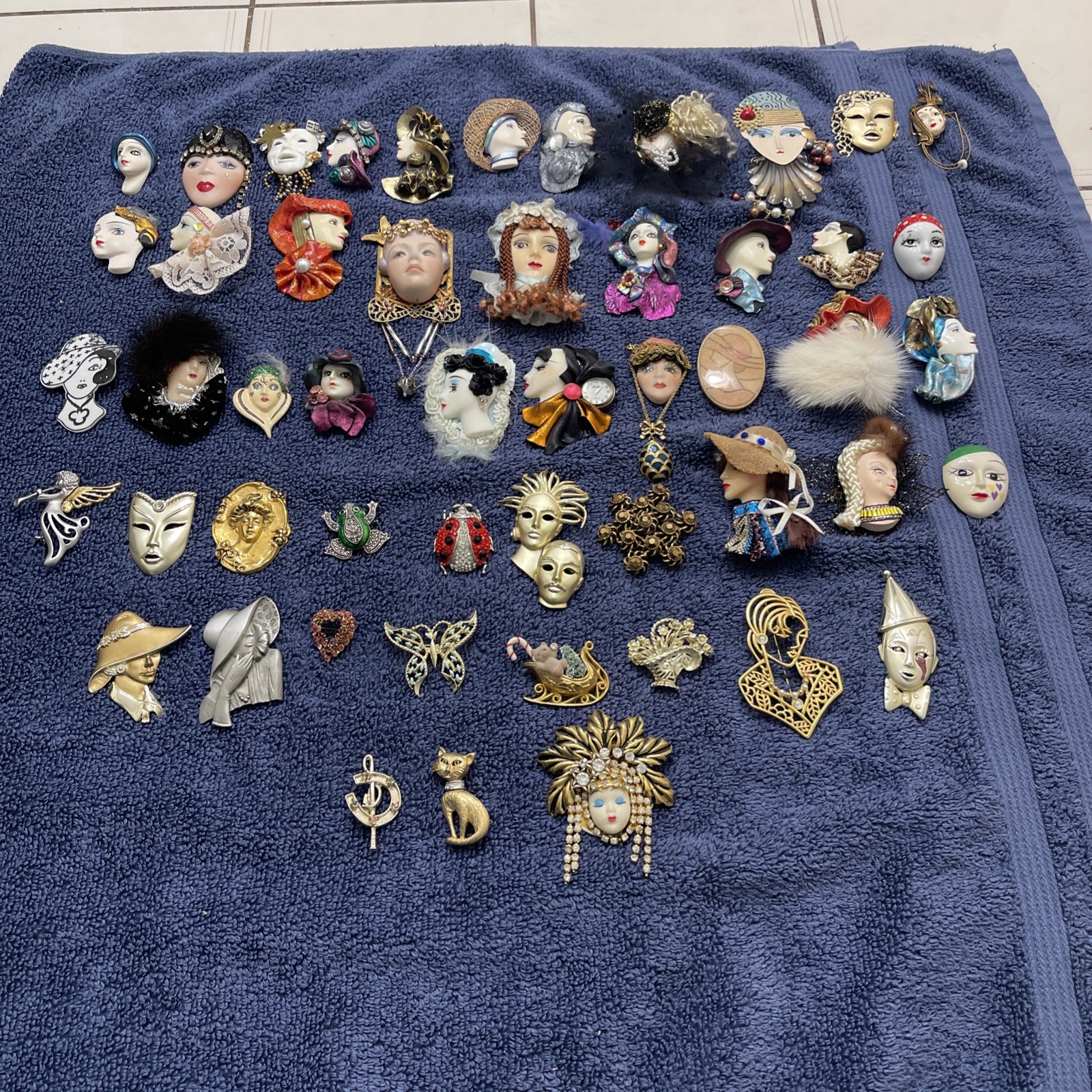 51 PC VINTAGE Lot Costume Brooches & Pins Metal PLASTIC CERAMIC