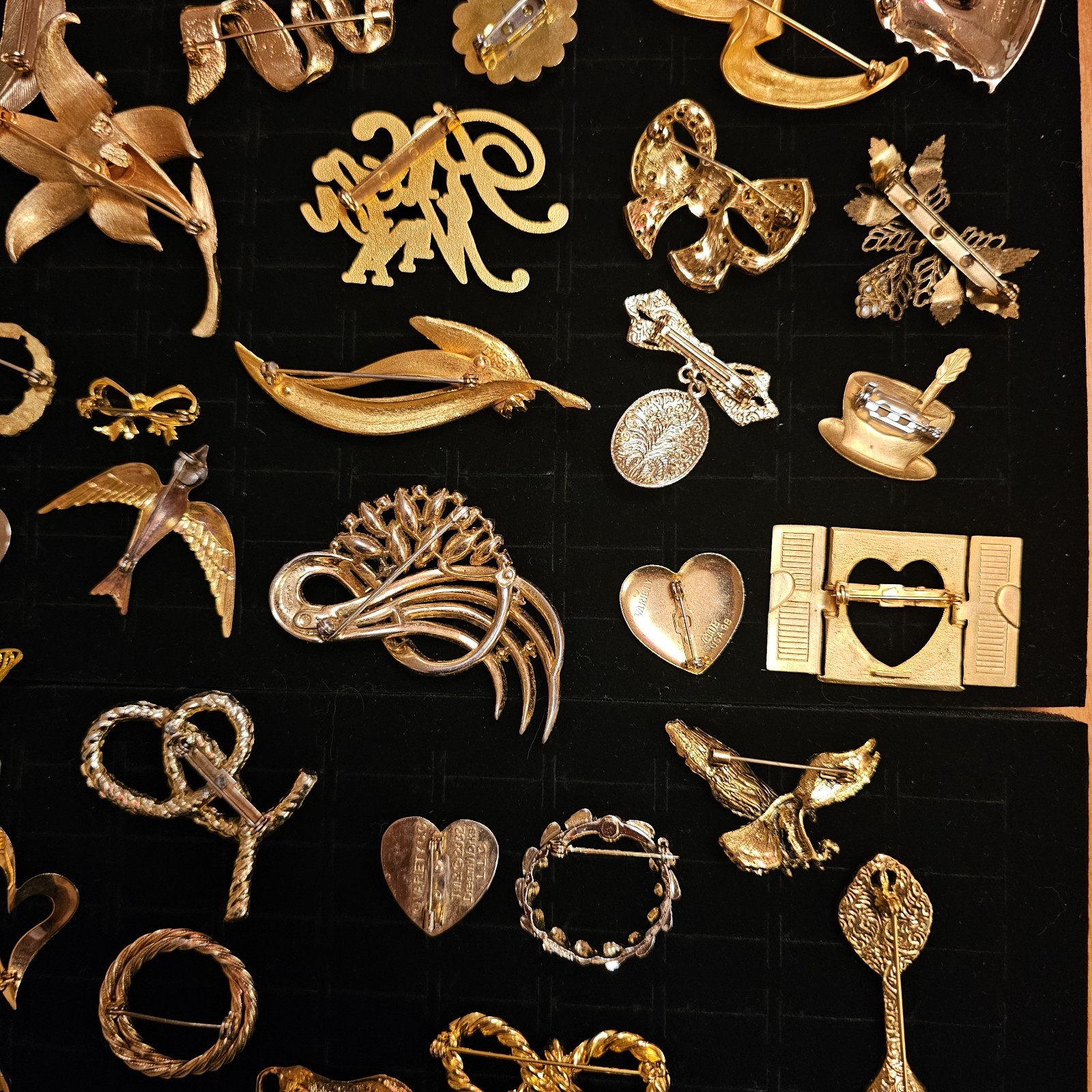 Vintage Brooch Pins Lot 30 Unbranded/Trifari/Dubarry/Ricci/J. Lee/Boucher B84