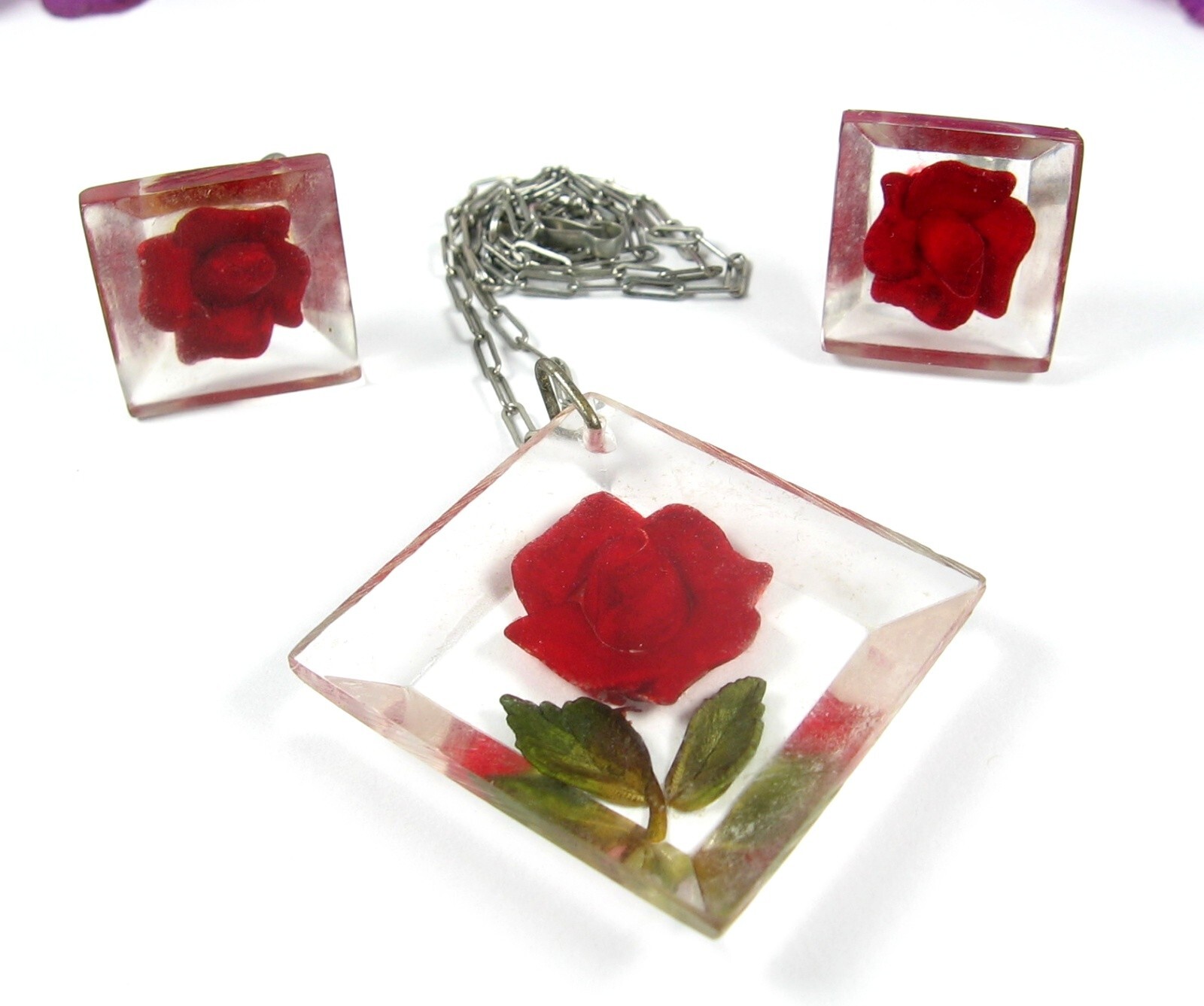 LUCITE Red ROSE NECKLACE & EARRINGS Vintage Set Screw Back Silvertone Chain 16″