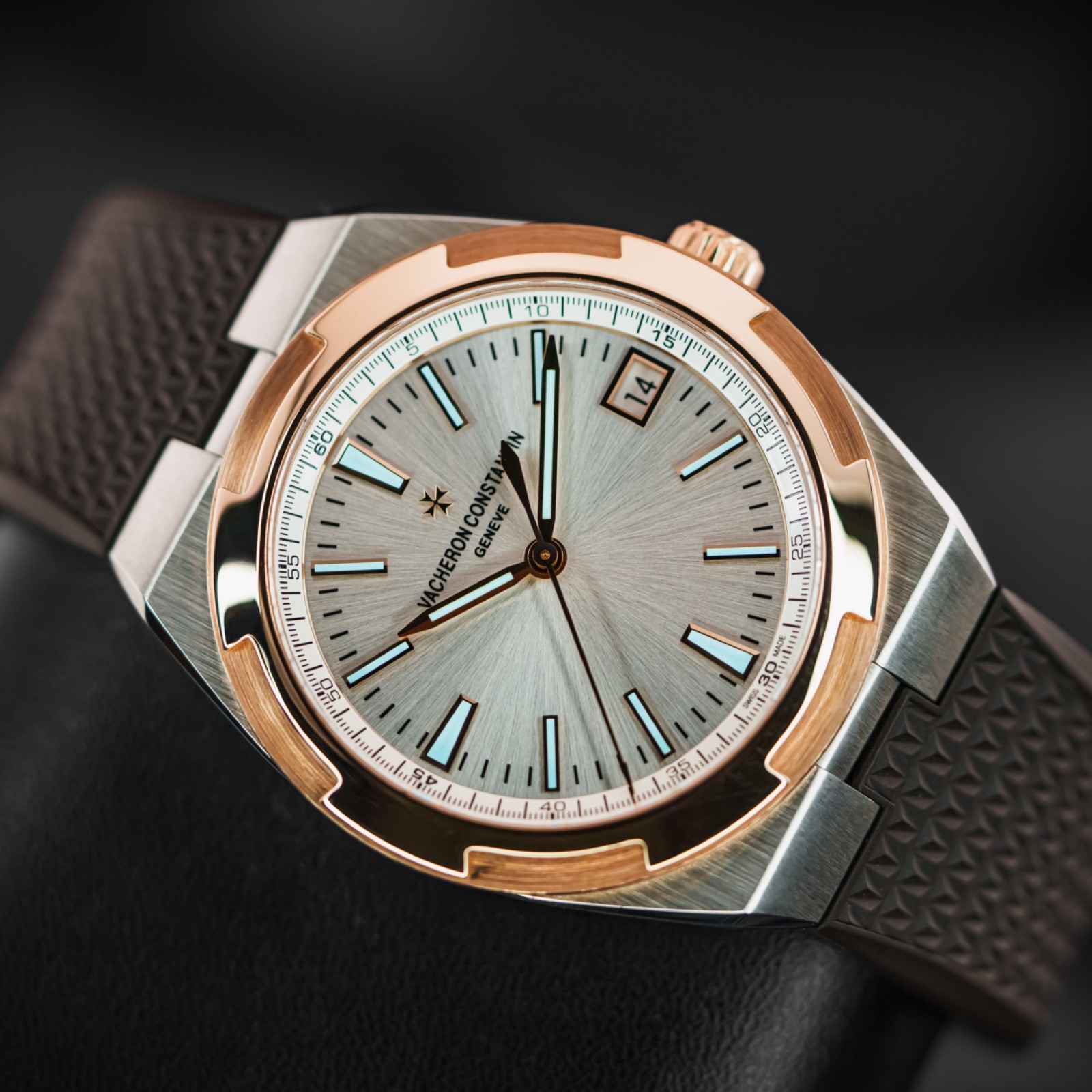 New Vacheron Constantin Overseas 41 Gold Silver Dial Complete 4500V/000M-B127