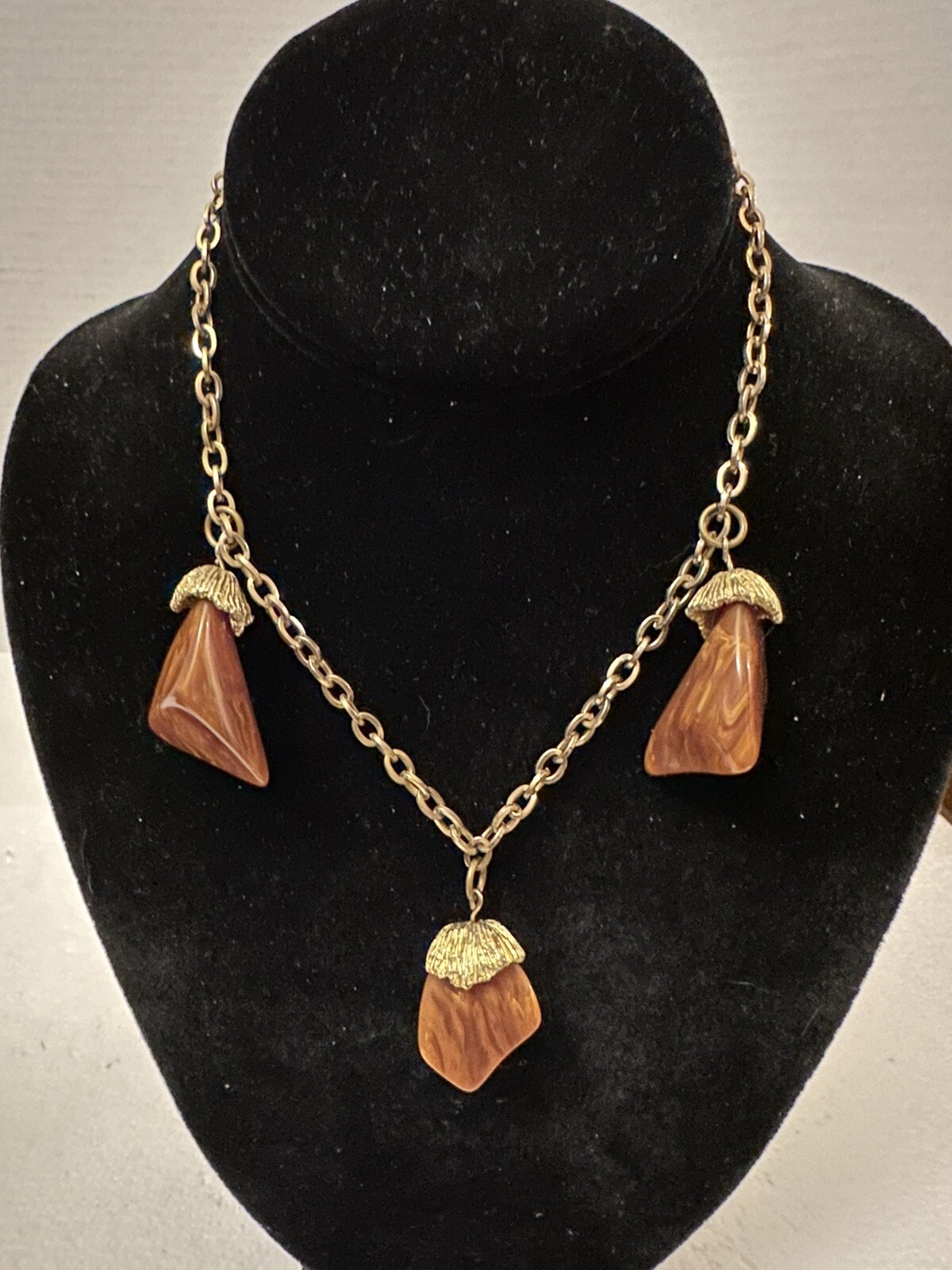 Bakelite Necklace Brown Bakelite Acorn Pendants Art Deco Choker 15-1/2 In.