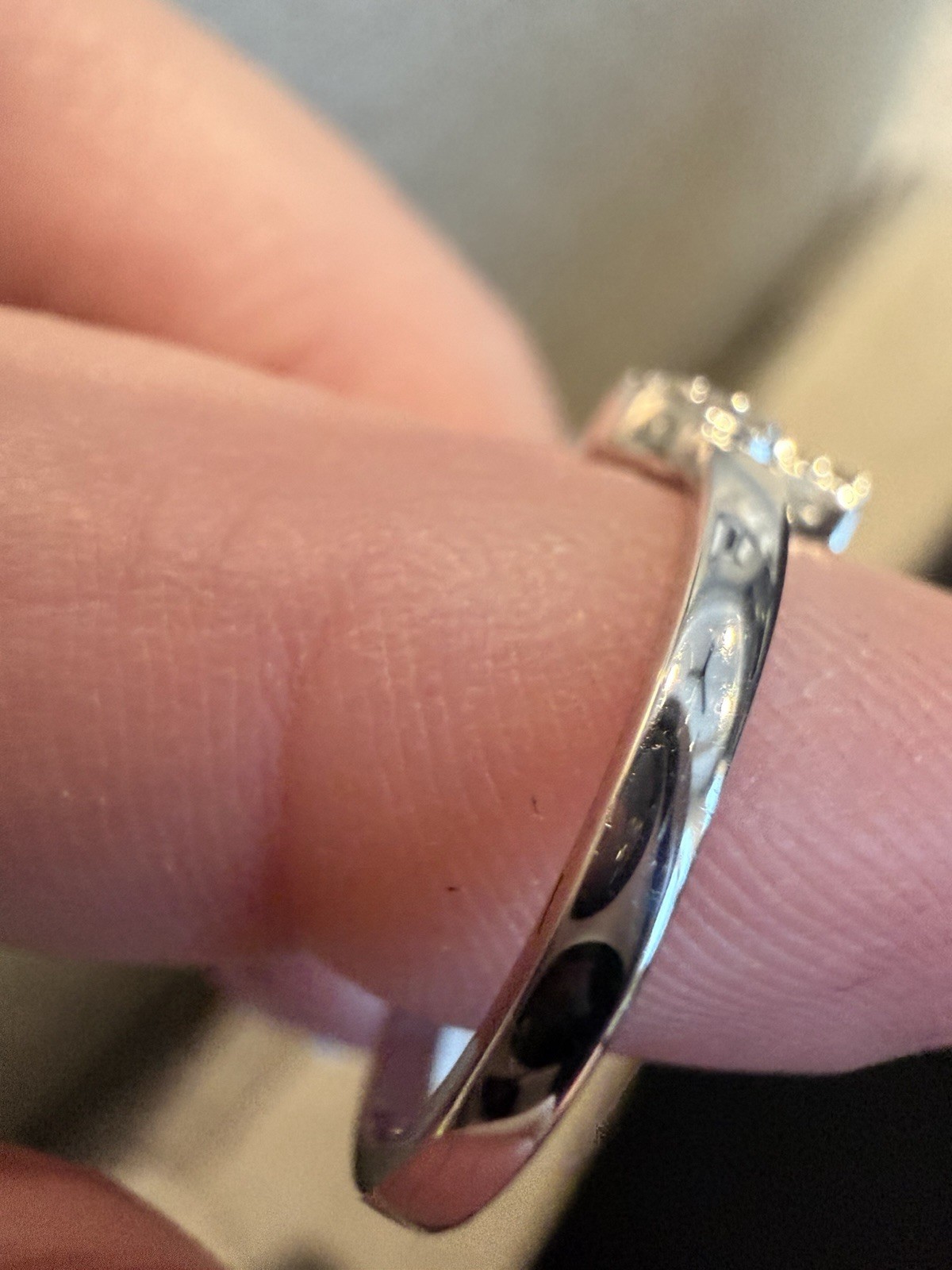 10K White Gold Real Diamond Women’s Cursive “QUEEN” Band Right Hand Ring