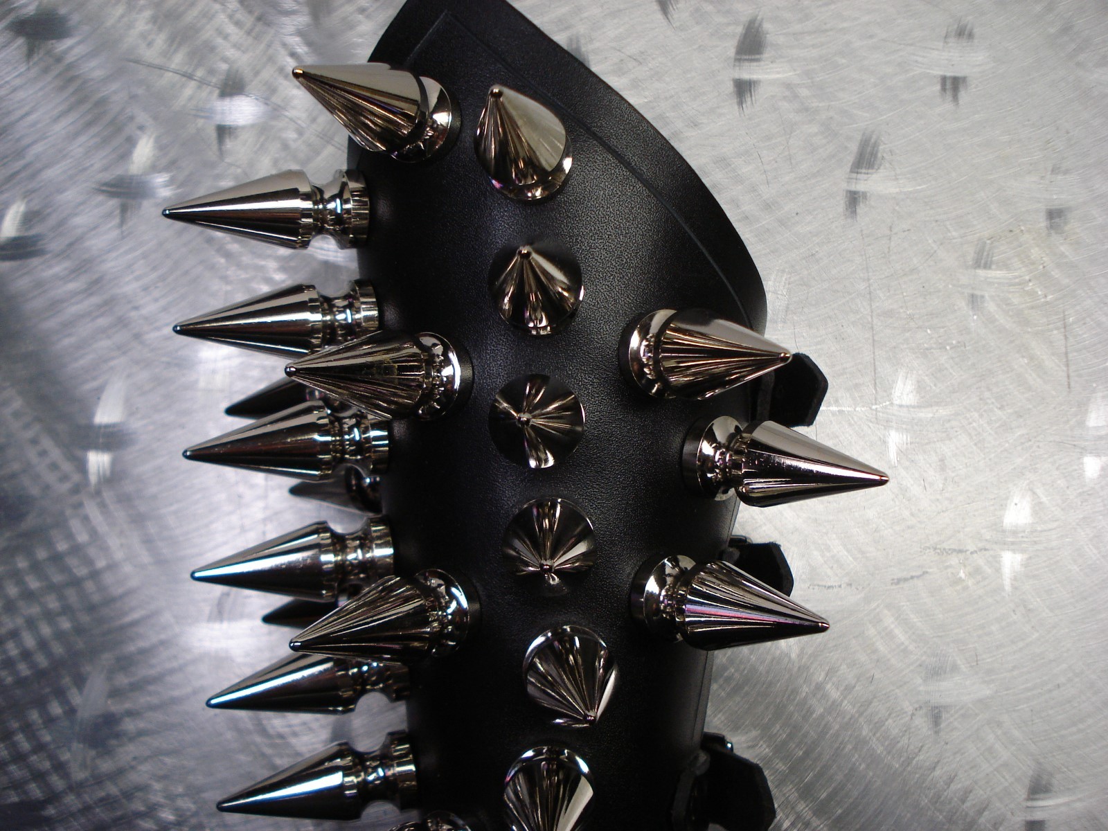 LEATHER GIANT SPIKED GAUNTLET. BLACK METAL… (MDLG0319)….. TEITAN BLOOD