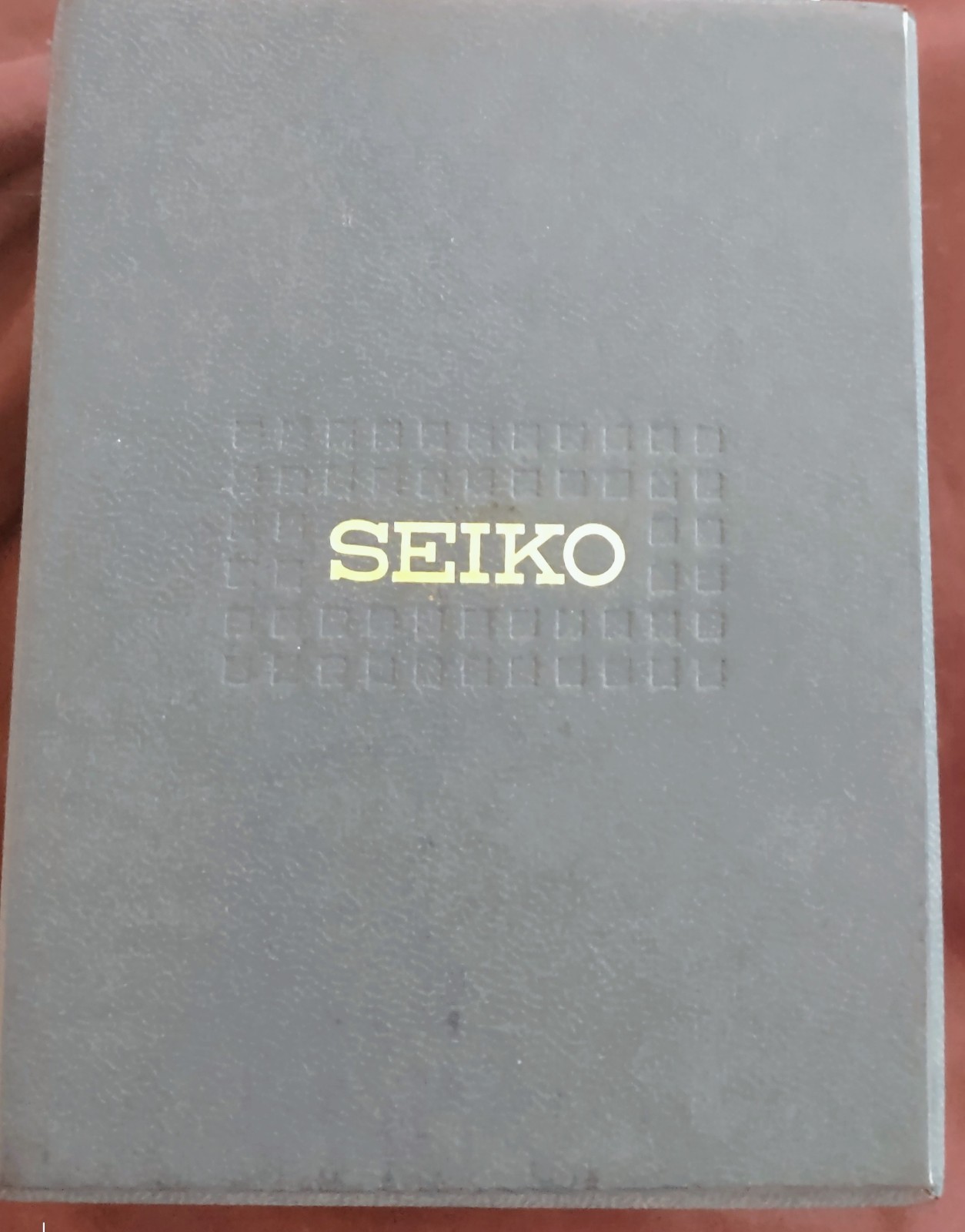 Seiko V701 Quartz Men’s Gold Tone Bracelet Watch Textured Dial 50m w/ Box