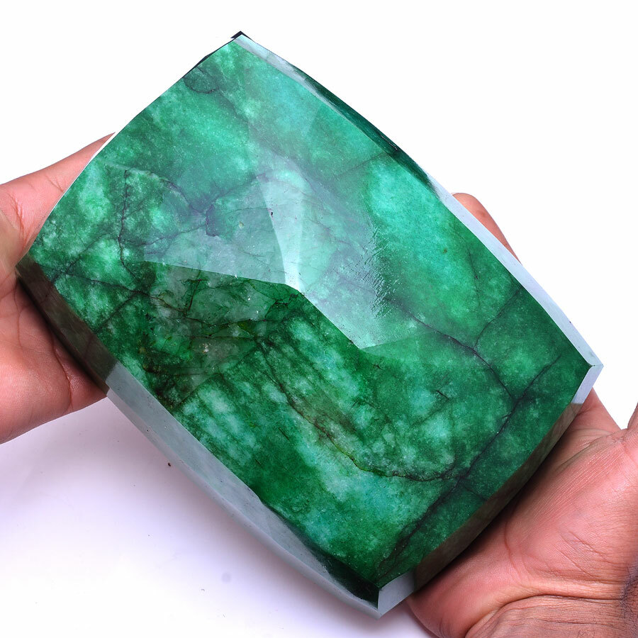 4.50 Kilo+ ( 22820 Cts) Certified Natural Emerald Biggest Museum Size Gemstone