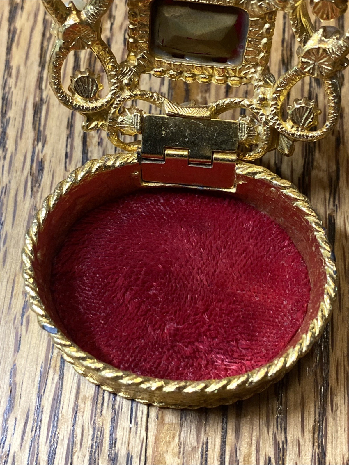 Jewelry Trinket Box Oval Faux Pearls Faux Gems Goldtone Red Velvet Lined Hinged