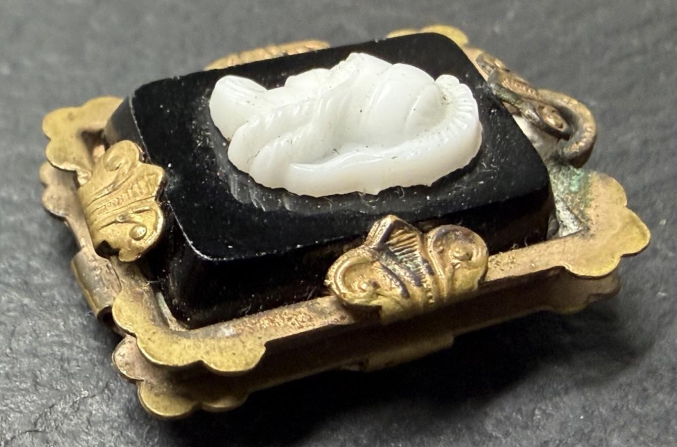 ANTIQUE METAL FOB / PENDANT WITH BLACK & WHITE PROFILE N885
