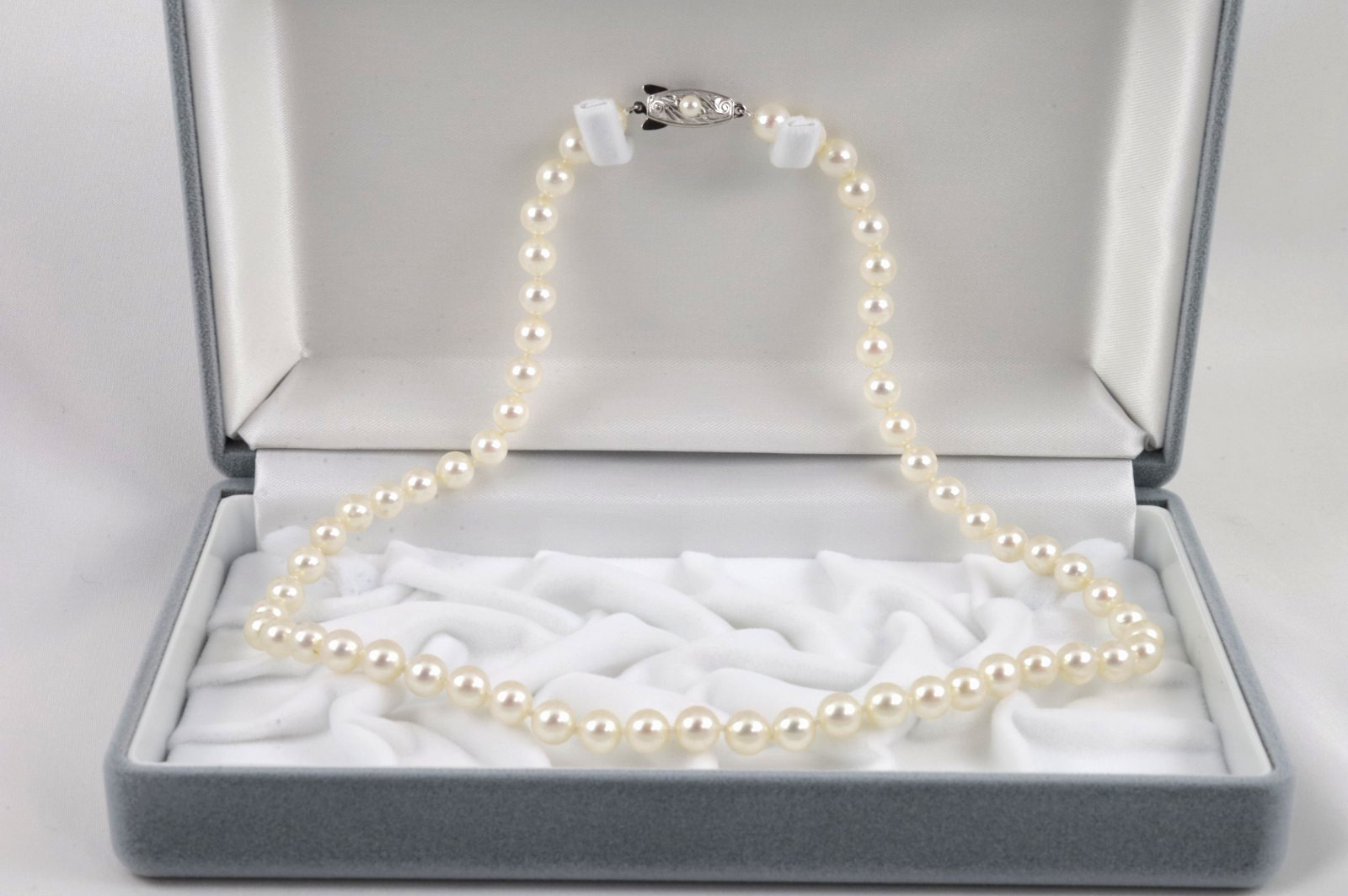 TASAKI Akoya Pearl Necklace 6.5-7.0mm 18″ 14K White Gold Clasp w/ Case