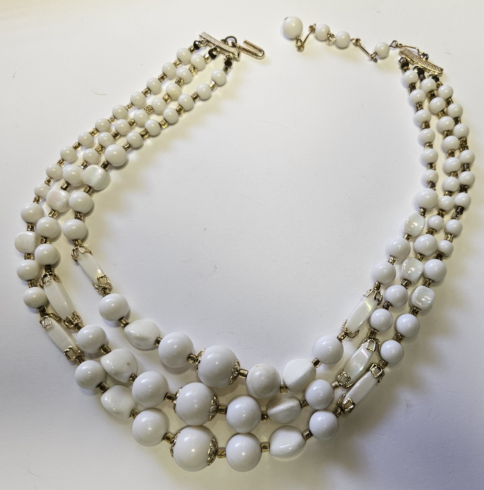 BEAUTIFUL WHITE GRADUATED BEAD 3 STRAND 17 1/2″ w/ STAMPED HOOK CLASP NECKLACE