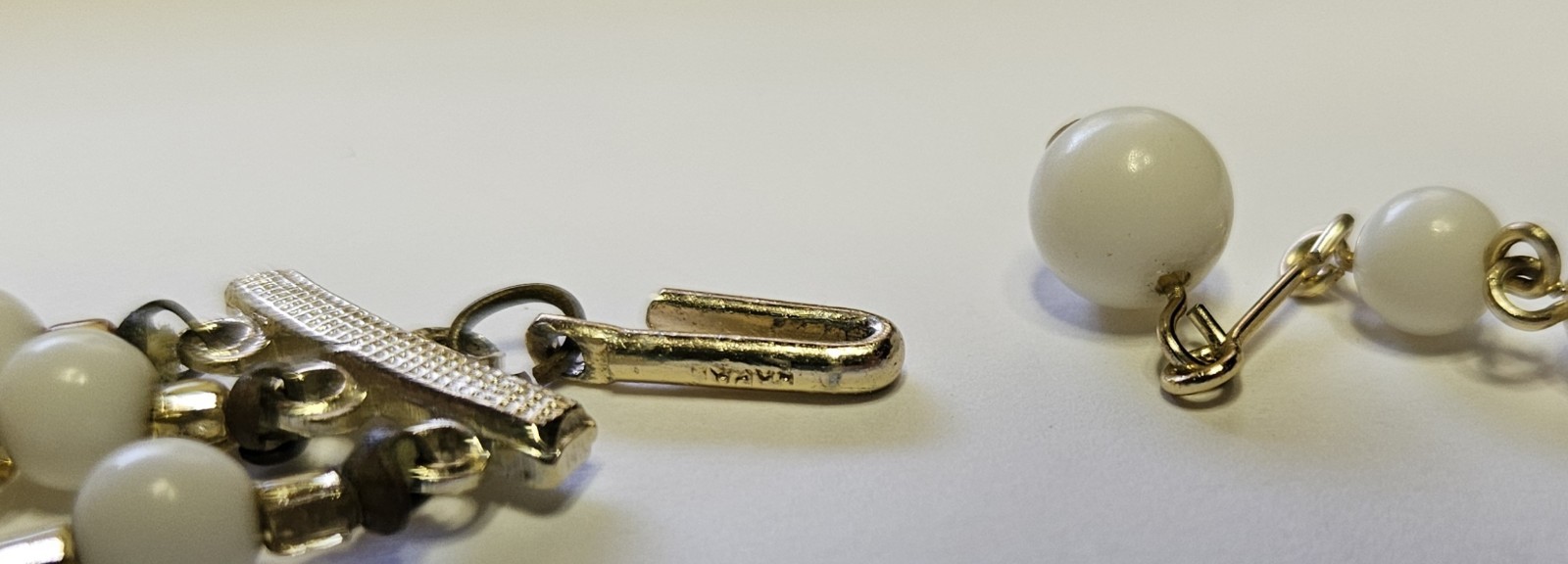 BEAUTIFUL WHITE GRADUATED BEAD 3 STRAND 17 1/2″ w/ STAMPED HOOK CLASP NECKLACE