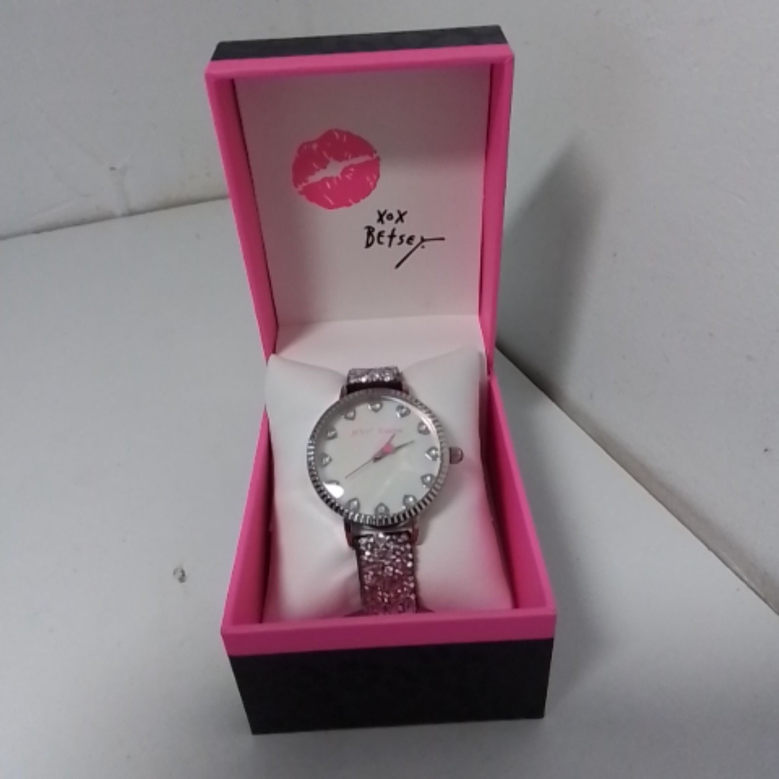 Betsey Johnson Women’s Wristwatch with Pink Glitter Strap Z#1029