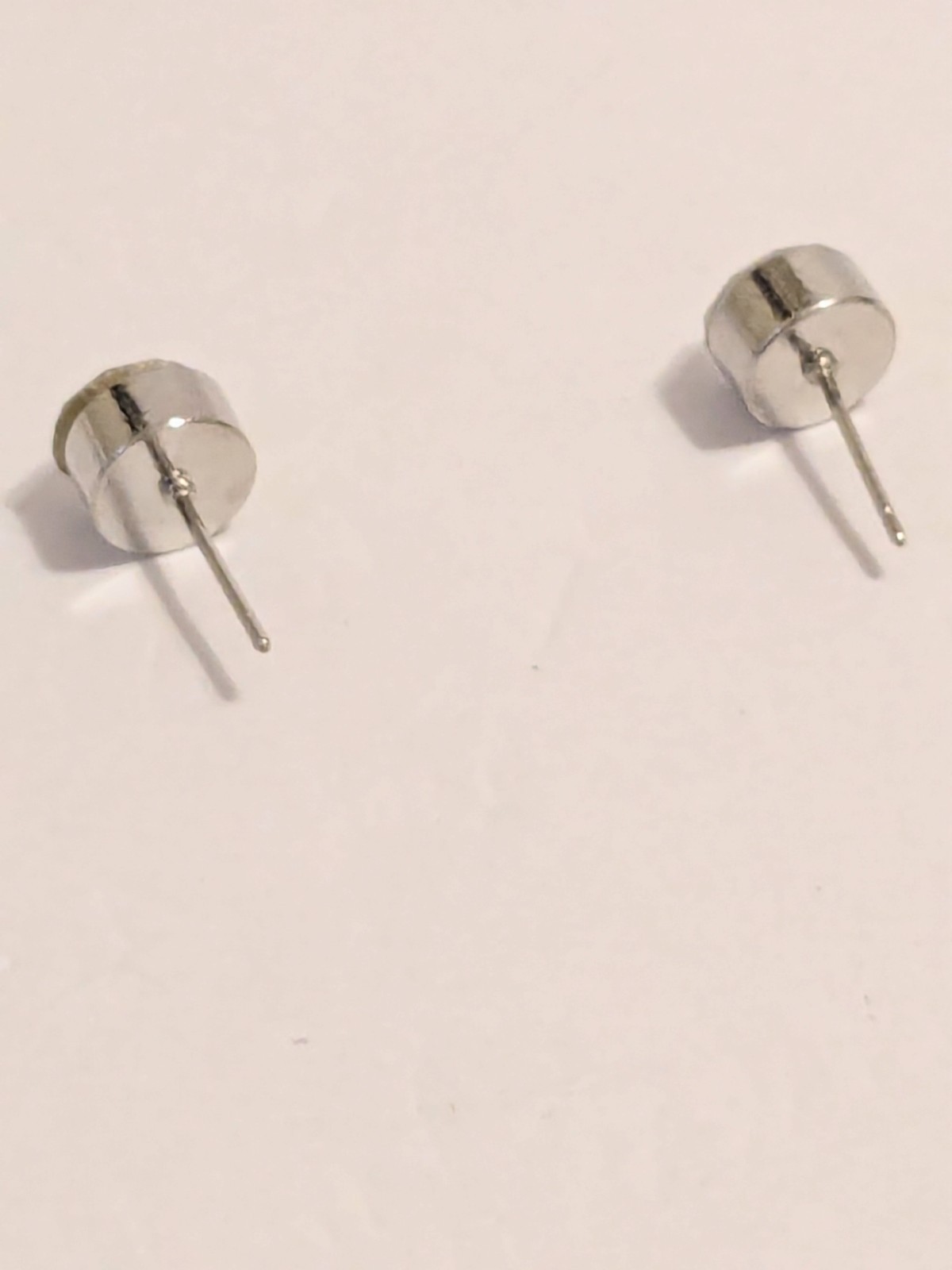 Silver Tone Faceted Glass Round Stud Earrings. Minimalist. Modern. 1/4″.