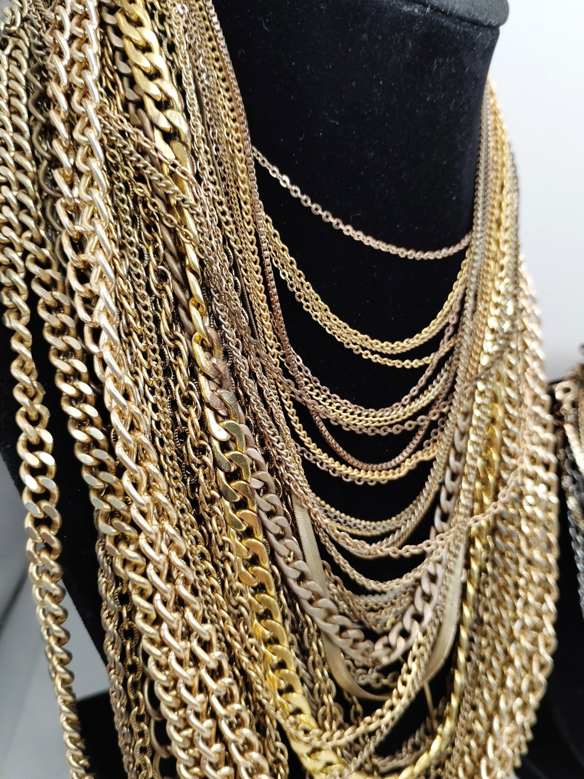 119 Pcs – Gold/Silver/Black Toned Chain Necklaces/Bracelets/Anklets 1.88lbs #685
