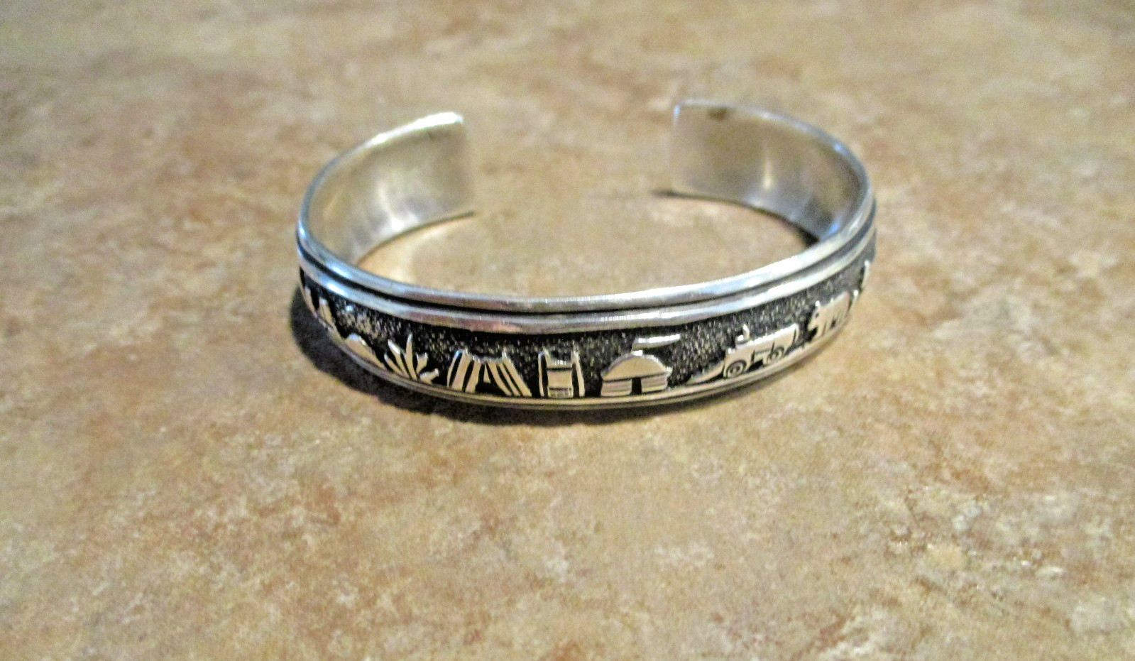 EARLY Vintage Navajo TOMMY SINGER (d.) Sterling Silver STORYTELLER Bracelet