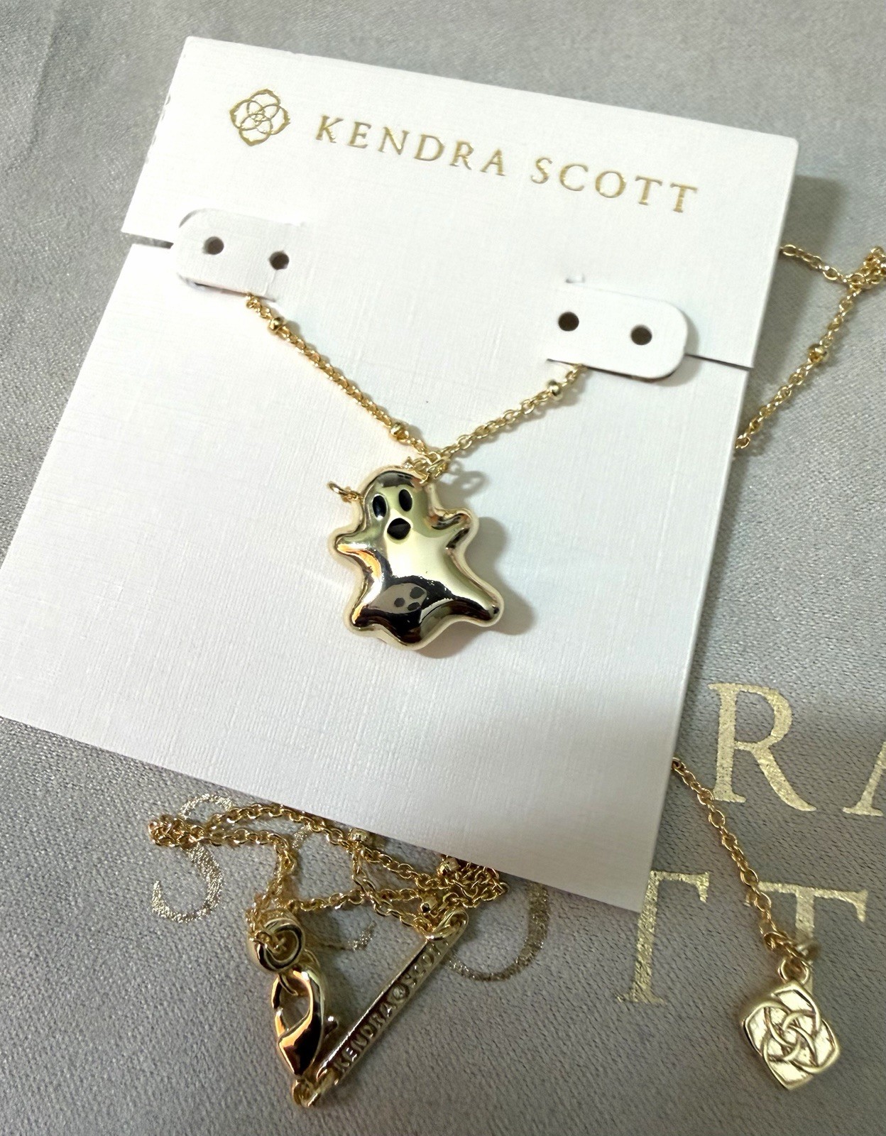 💗👻NEW Kendra Scott 🕷️Mother of Pearl 👻Ghost Reversible Gold Necklace A30
