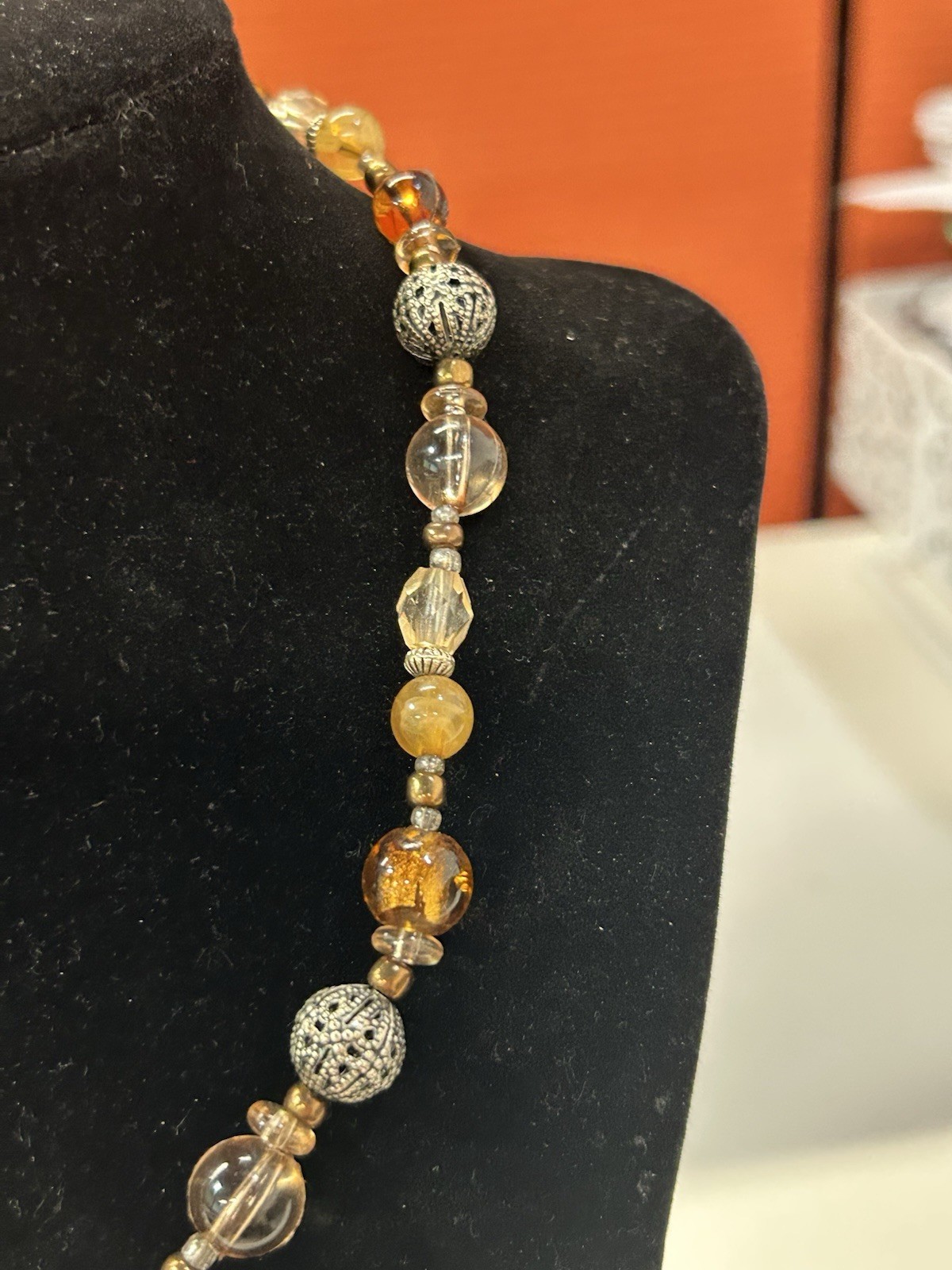 Beautiful vintage art glass necklace
