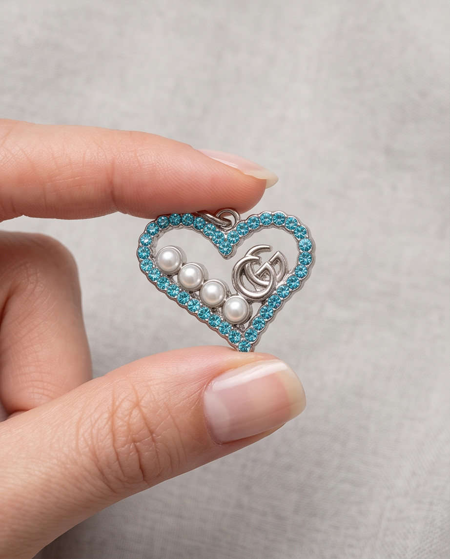 vtg Gucci Pendant silver /Pearls zipper pull 1,2 inch Stamped hearts blue