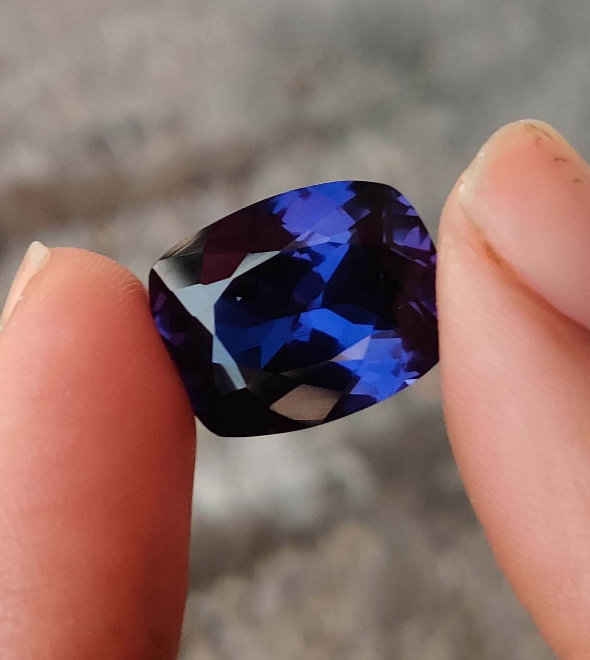 Certified 13.40 Ct Natural Madagascar Blue Sapphire Unheated Gemstones VVS