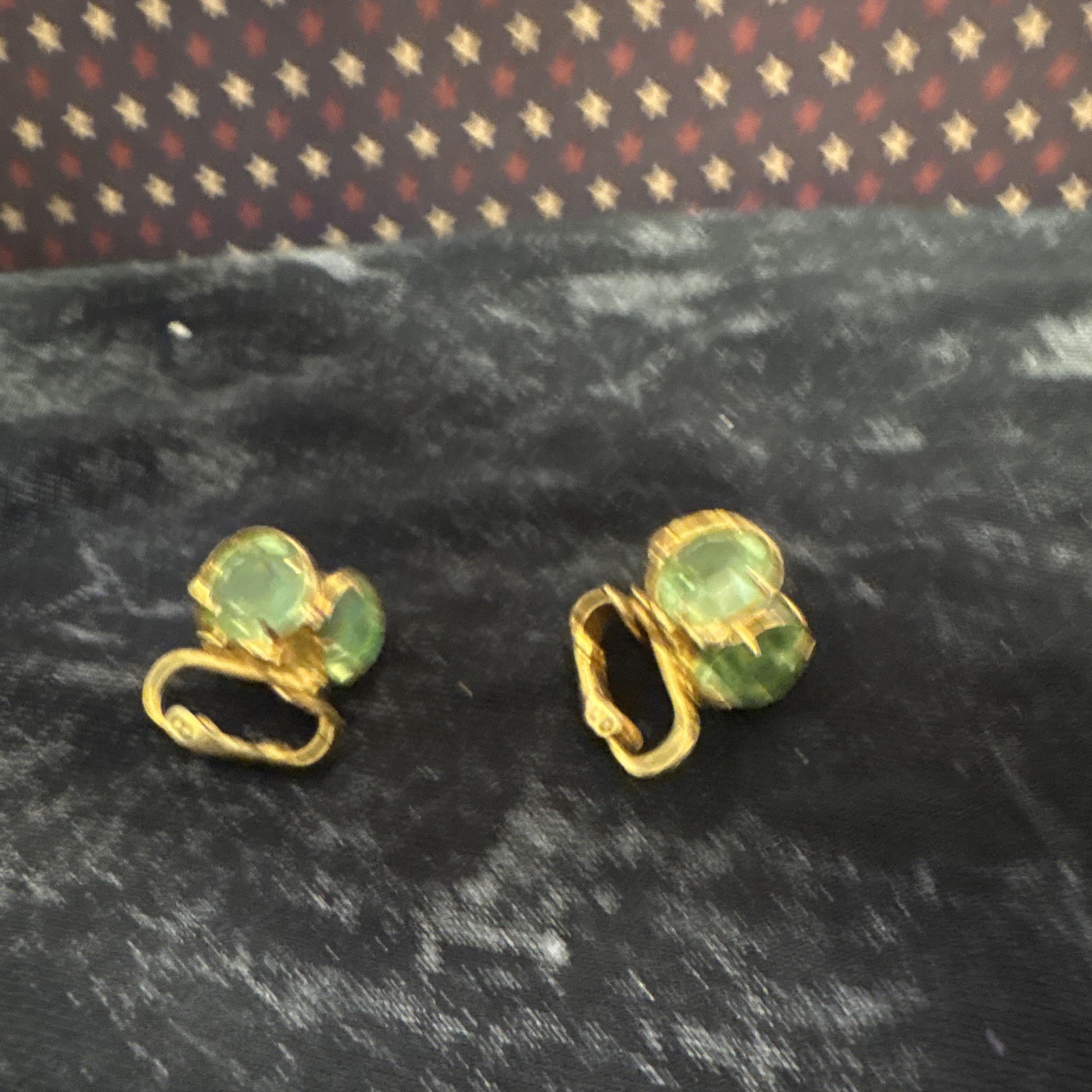 Green Simulated Crystal Clip-On Stud Earrings Gold Tone Prong Setting Round