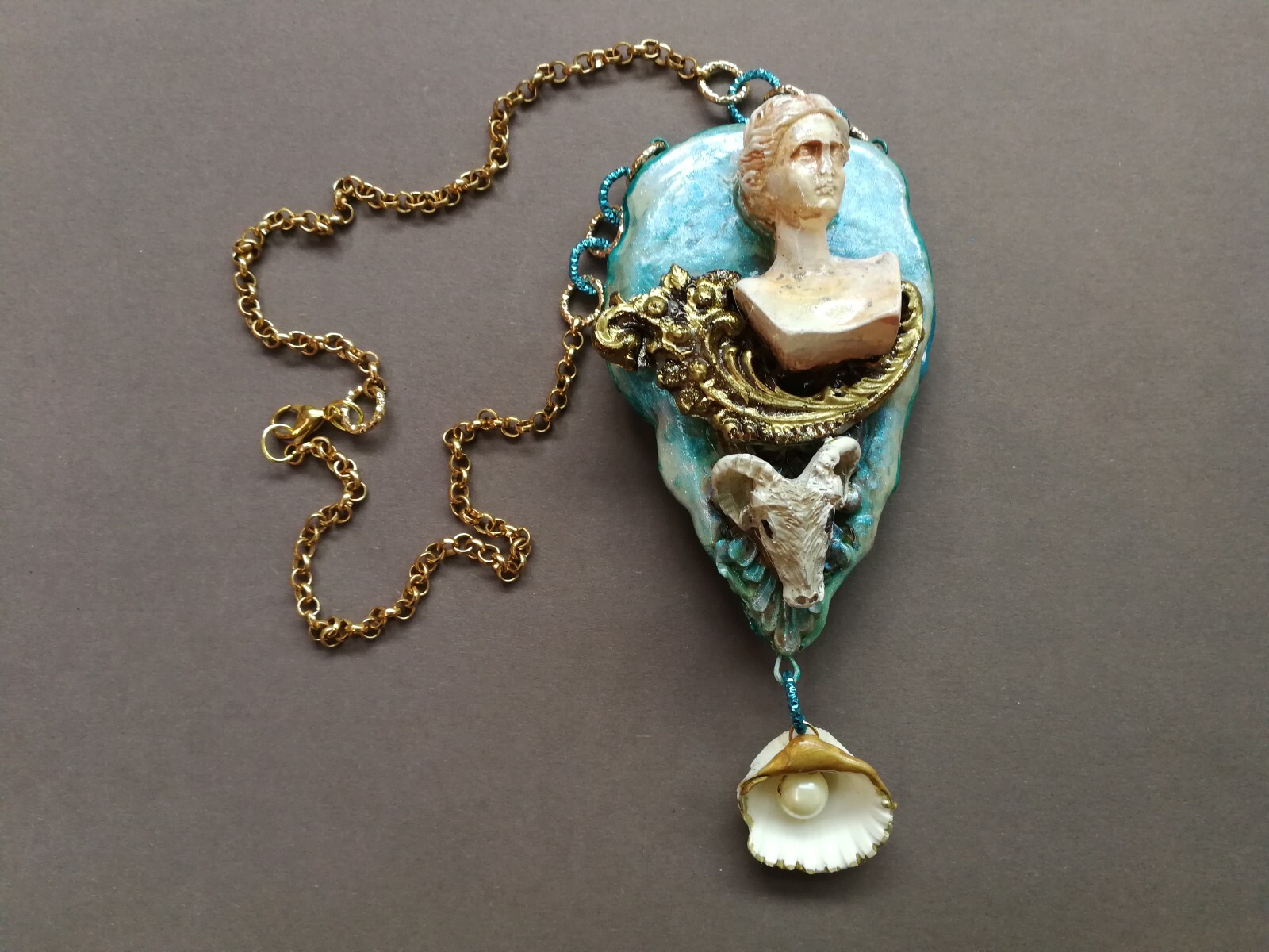 Luxury Jewelry Belle Epoque Art Deco Nouveau Necklace Pendant Woman Shell Animal