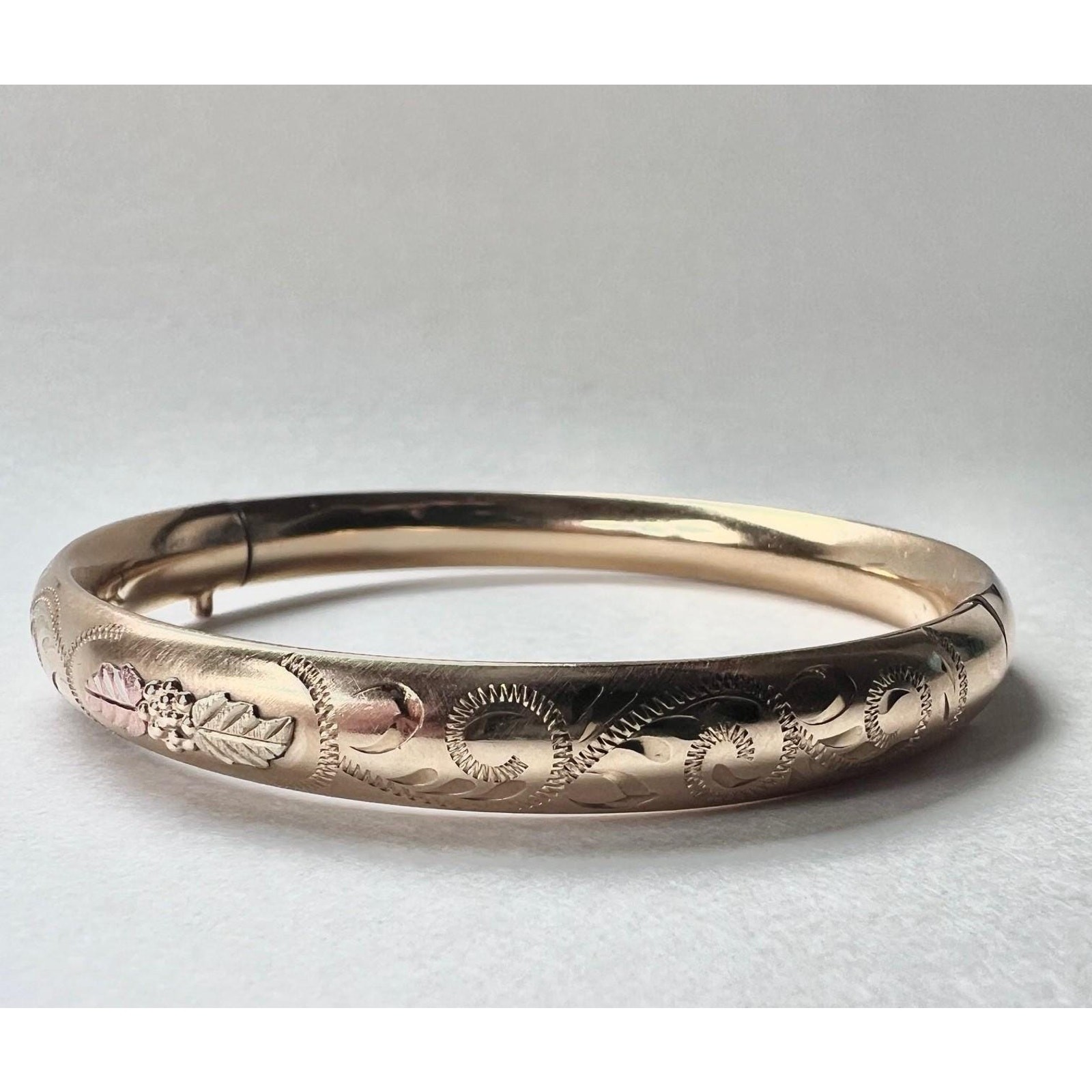 Vintage 14K Gold Filled Hinged Bangle Bracelet Etched Floral Scrollwork 7.5″