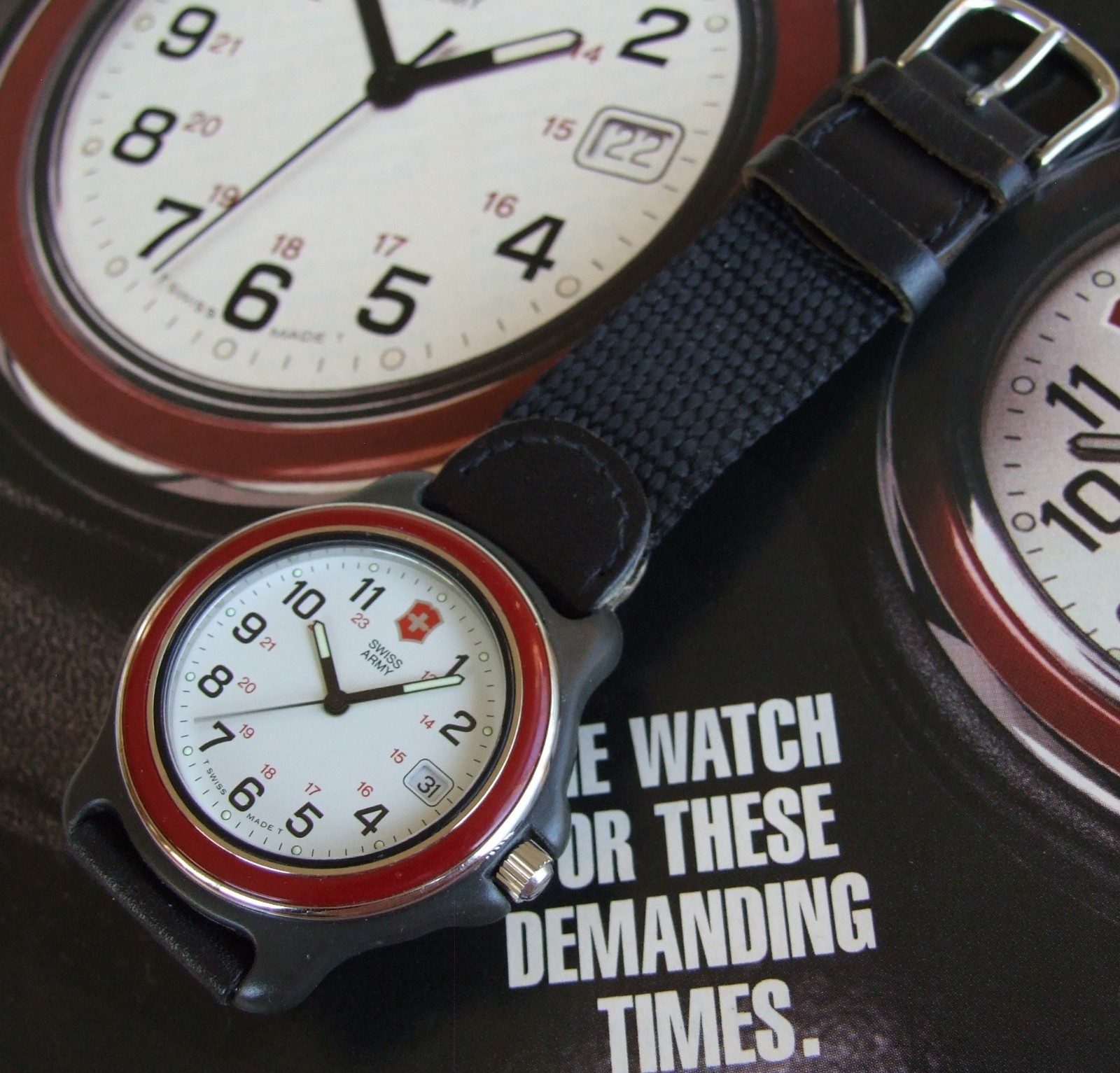 SWISS ARMY Watch~Men ‘The Famous’ ORIGINAL Series 2000 ClaSSiC RED~OEM STRAP~EUC