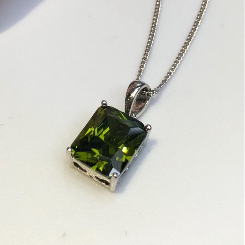Elegant Mens Peridot Pendant 925 Sterling Silver Ring Gift Jewelry Pendant