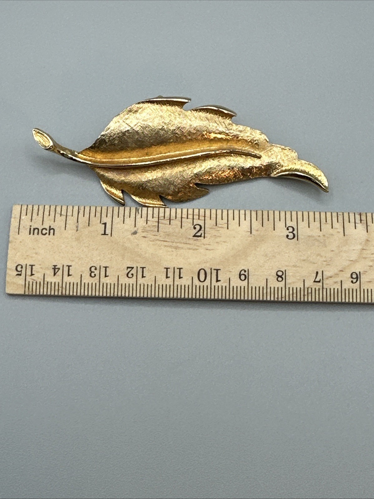 Vintage Leaf Brooch Gold Tone #885