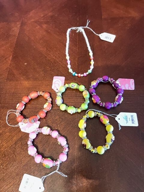fiona Handmade Cupcake Beaded 5 Bracelets Set For Girls & a heart necklace