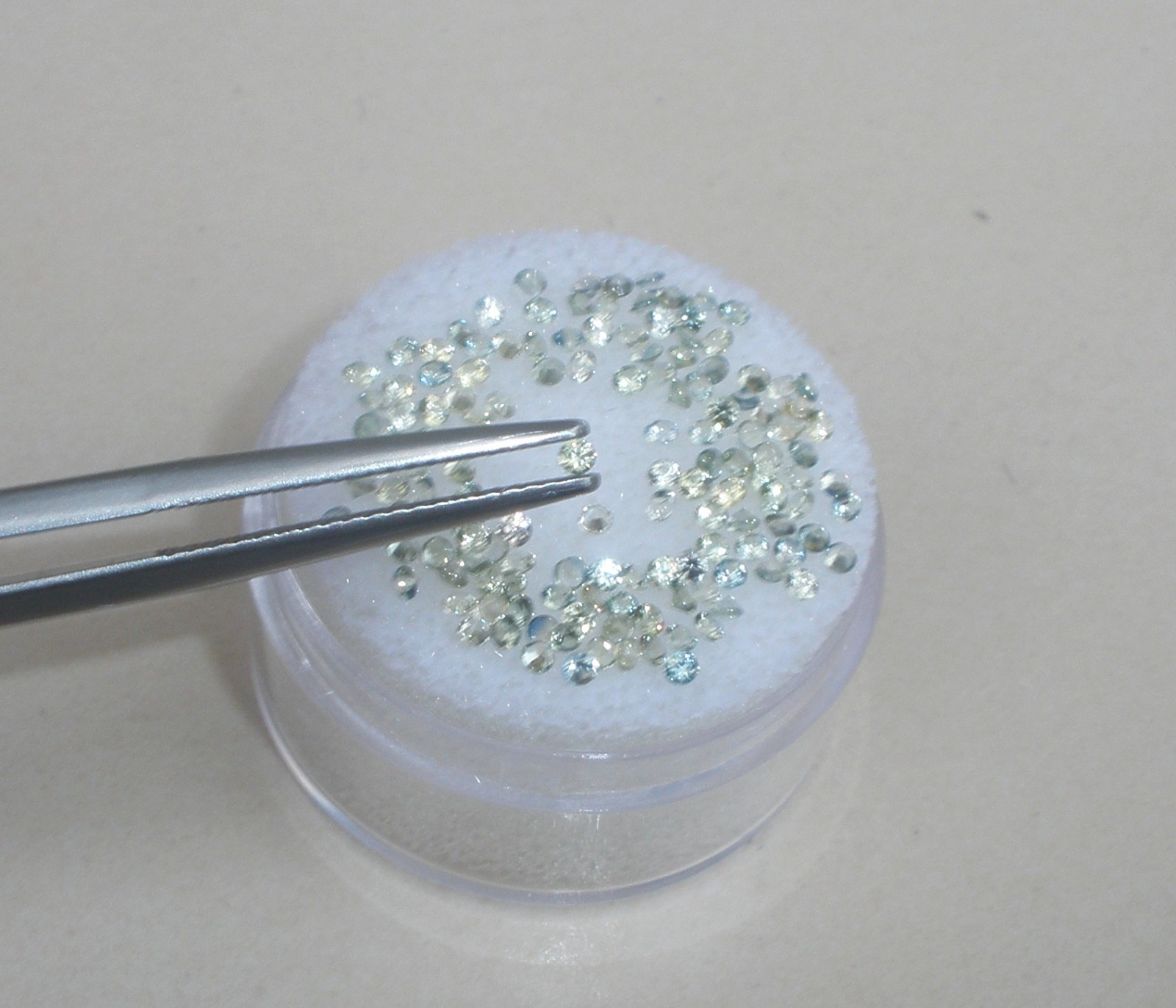 1.5mm Green sapphire round loose faceted natural gem Top Quality