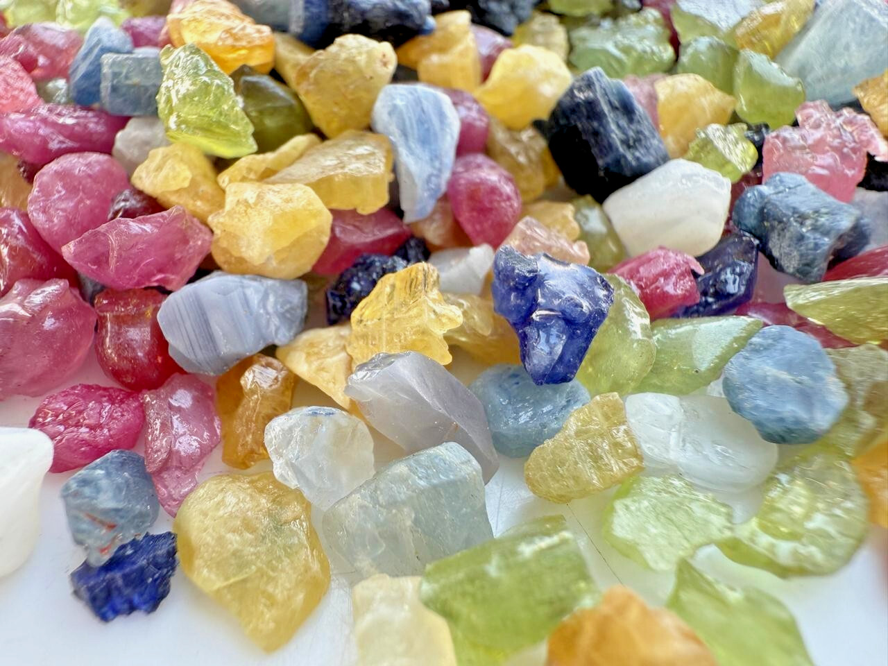 Extreme Quality Multi Sapphire Rough, Heated Treated Rough 3 To 5 MM – 200 Ct