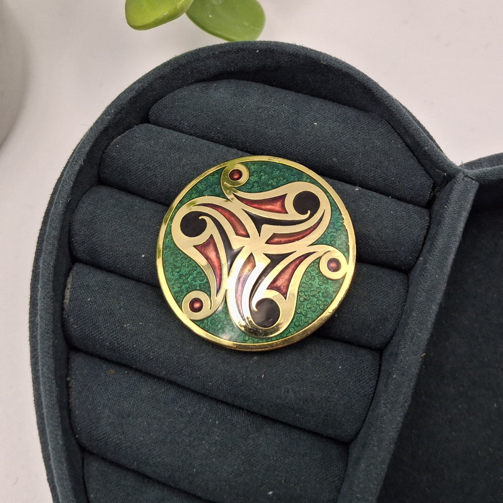 Celtic @ Sea Gems Enamel Brooch Round Green Red Gold Tone Knot Design