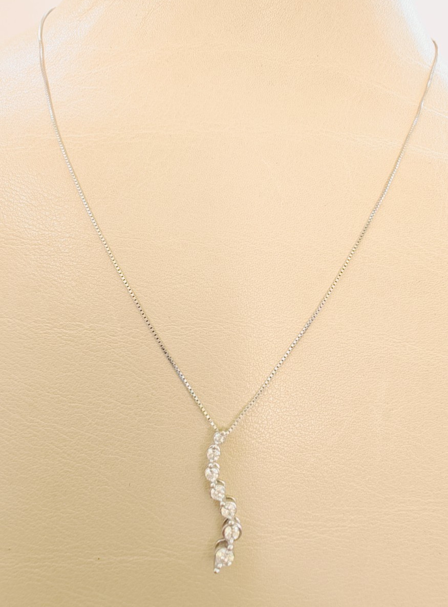 14K White Gold .25 Ct Diamond Drop Pendant Necklace 7‑Stone Bezel 18″ Chain