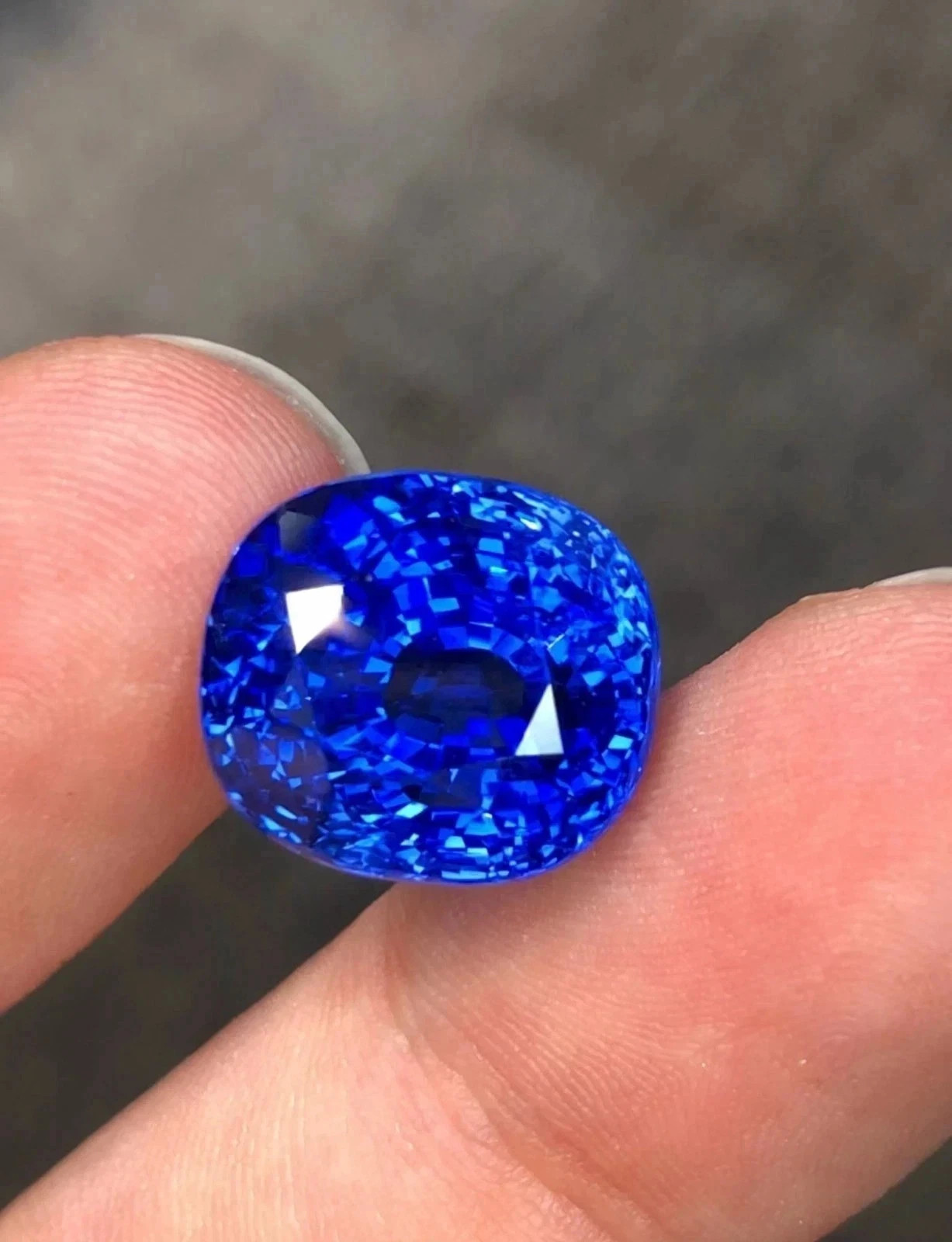 4.54 Ct Ceylon Flawless Royal Blue Sapphire Cushion Cut Certified Loose Gemstone