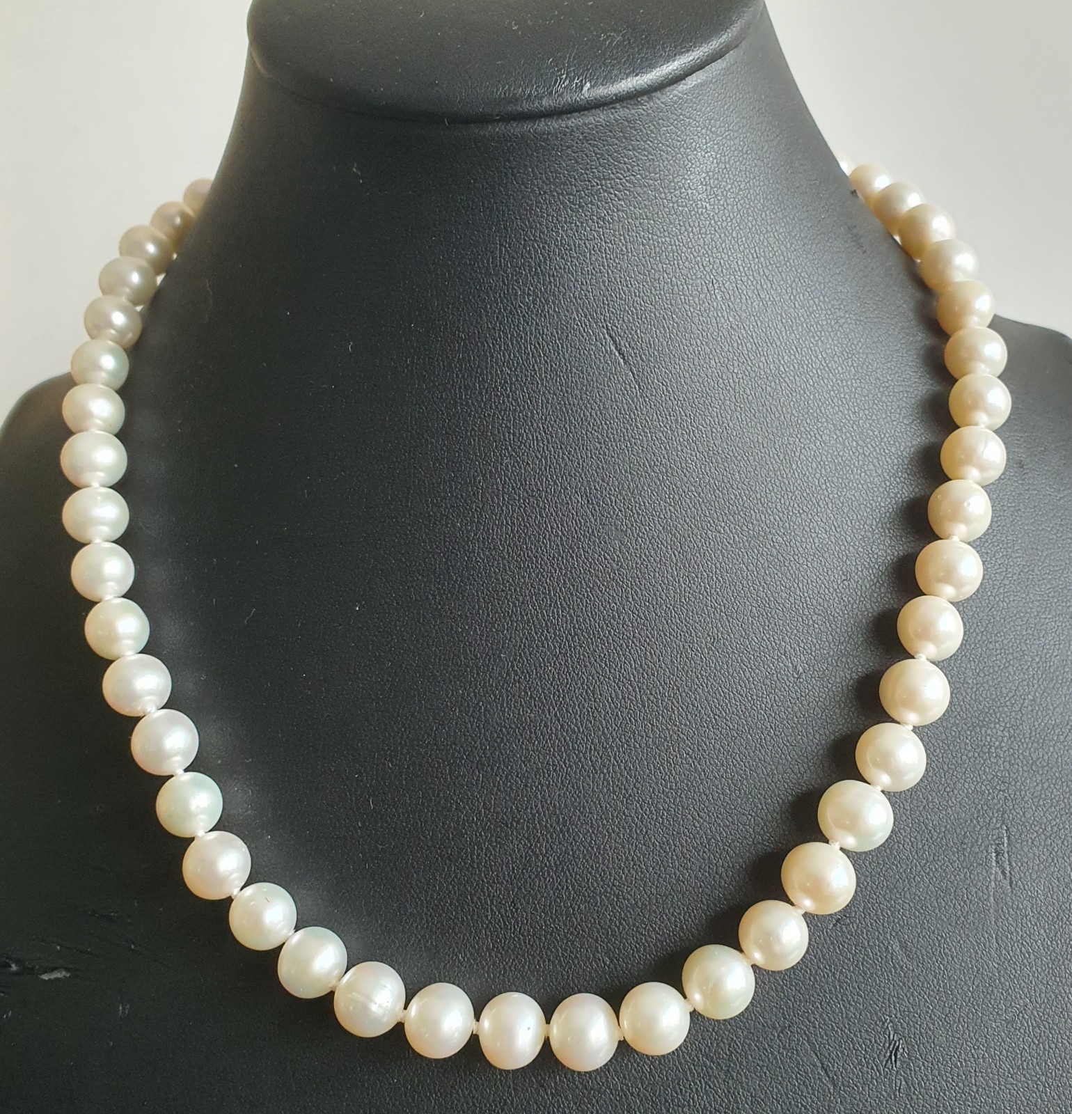 9ct Y/Gold Lock Fresh Water White Pearl Necklace 45cm Pearl Size approx. 8mm
