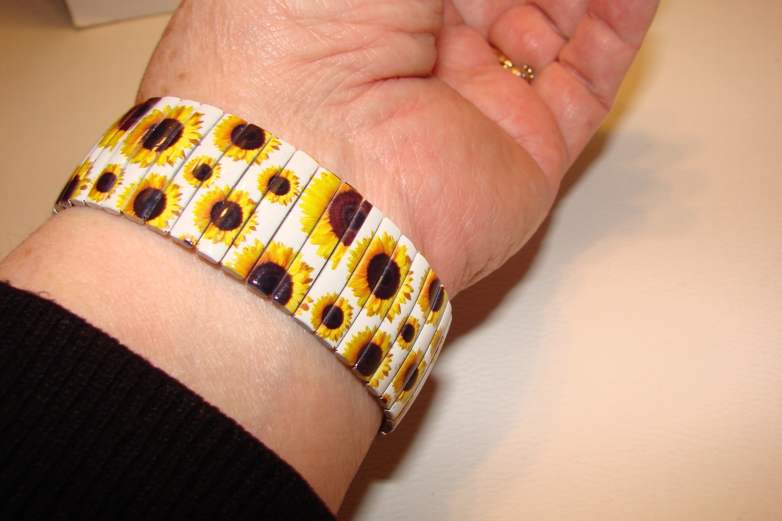 VARSALES WOMENS SUNFLOWER WRIST WATCH WORKING NEW BATTERY