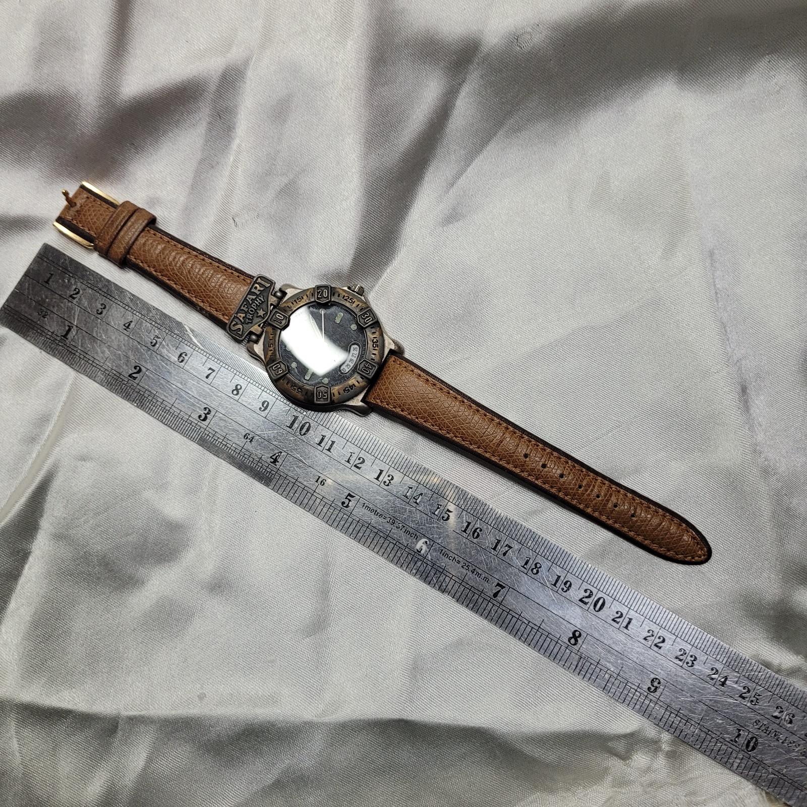 CAMEL TROPHY Quartz 10 ATM Model Safari Trophy Leather Belt Glow in Dark