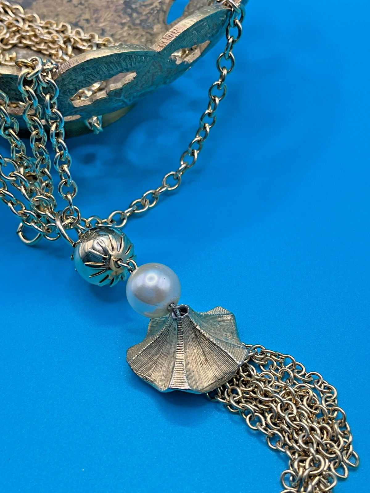 Vintage Gold Tone Tassel Pendant Necklace Faux Pearl Long Chain Statement Neckla
