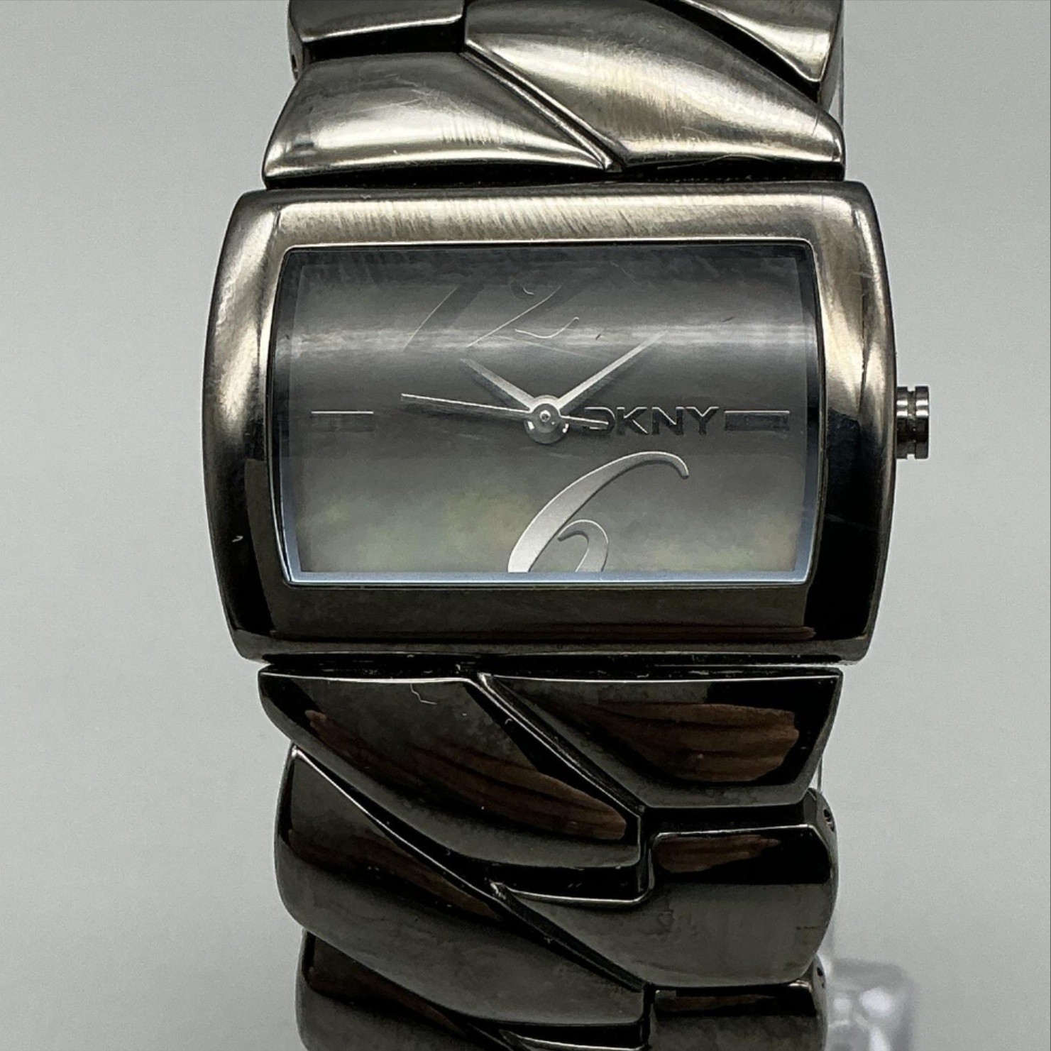DKNY Womens Watch 33mm Silver Tone Stainless Bracelet W-2233 New Battery 7.5″