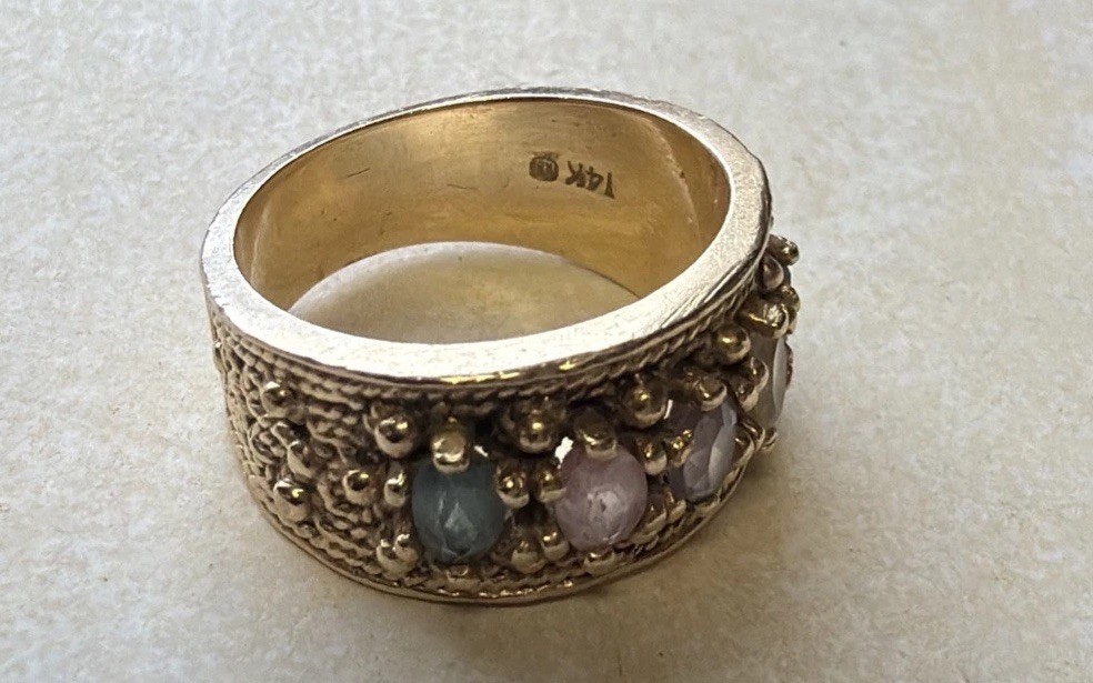 Vintage 13-14 k yellow gold ring Size 6. 7.56g