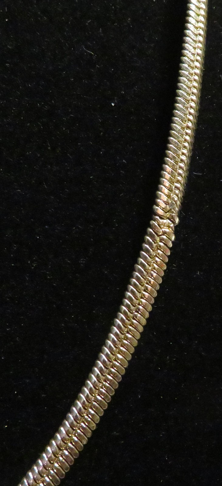 Vintage Women Gold Tone Herringbone Chain Necklace Flat Snake Choker 15-19″ adju