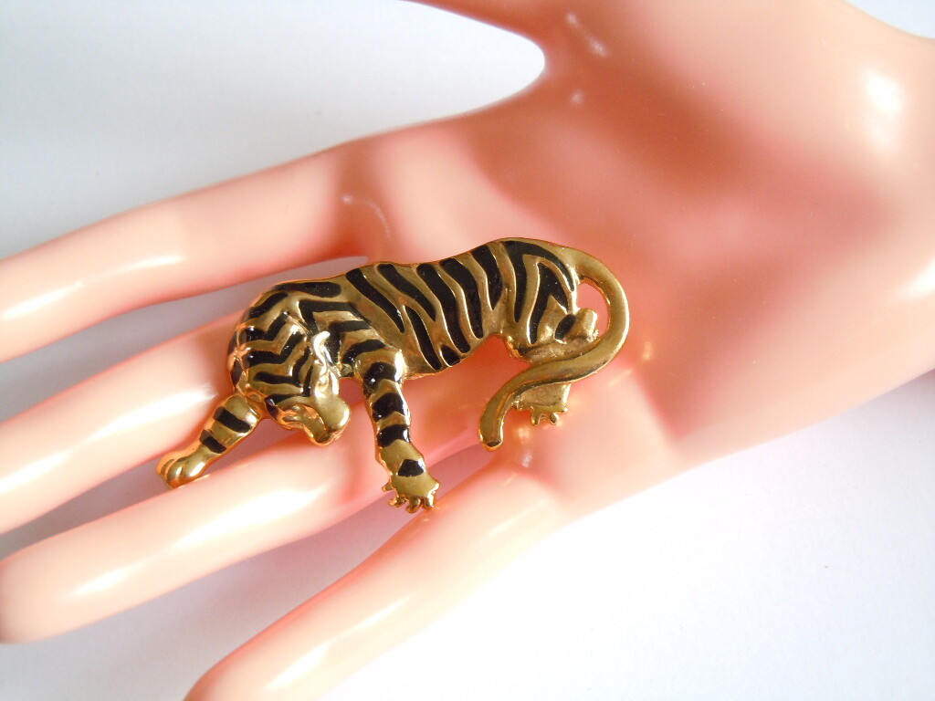 Enamel Brooch Tiger 23.4 G / 6.6 X 3.6 Cm