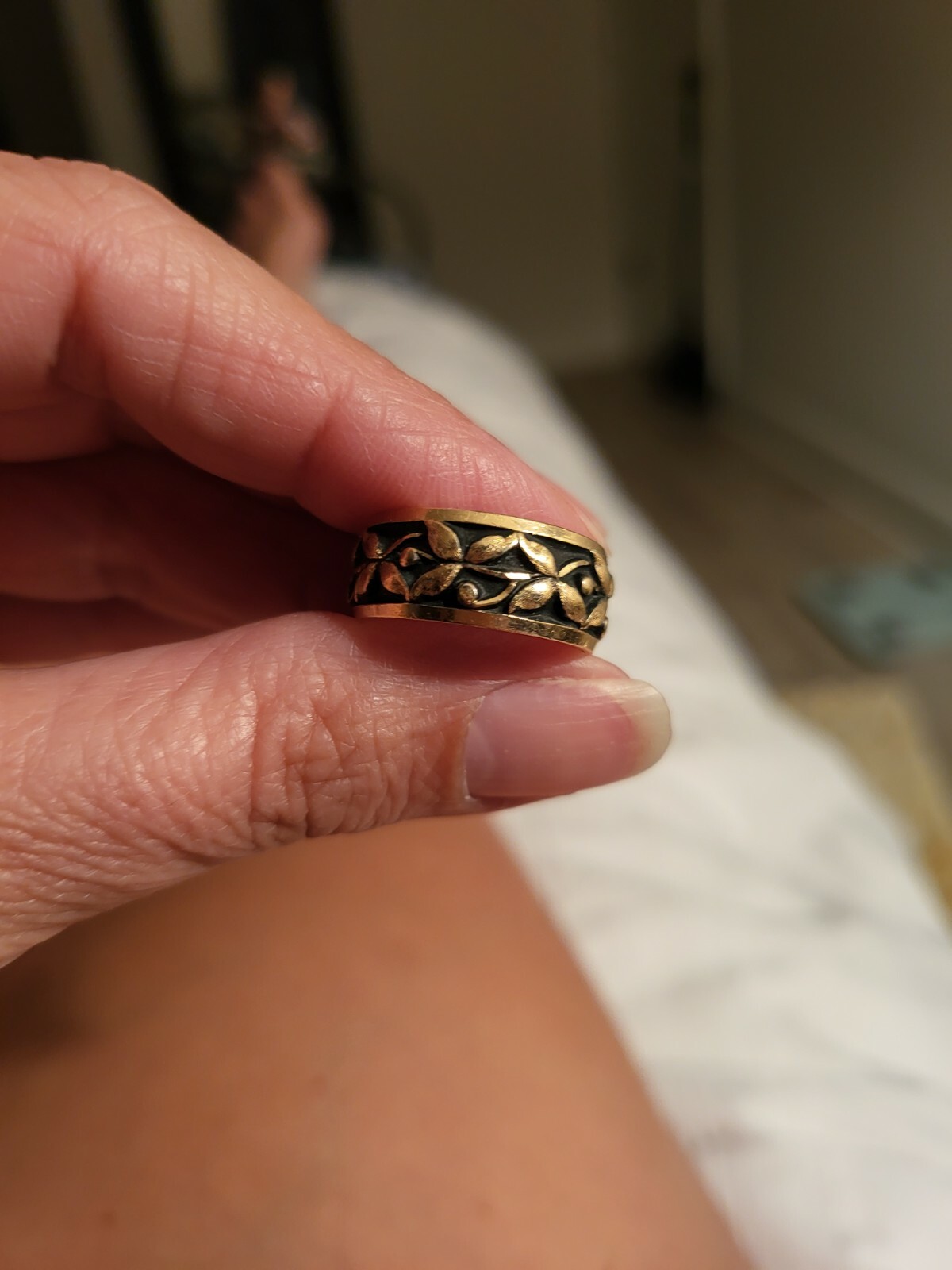 ARTCARVED 14K Solid Gold Wedding Band Sz 8.25 . A RARE find!!! 8 grams