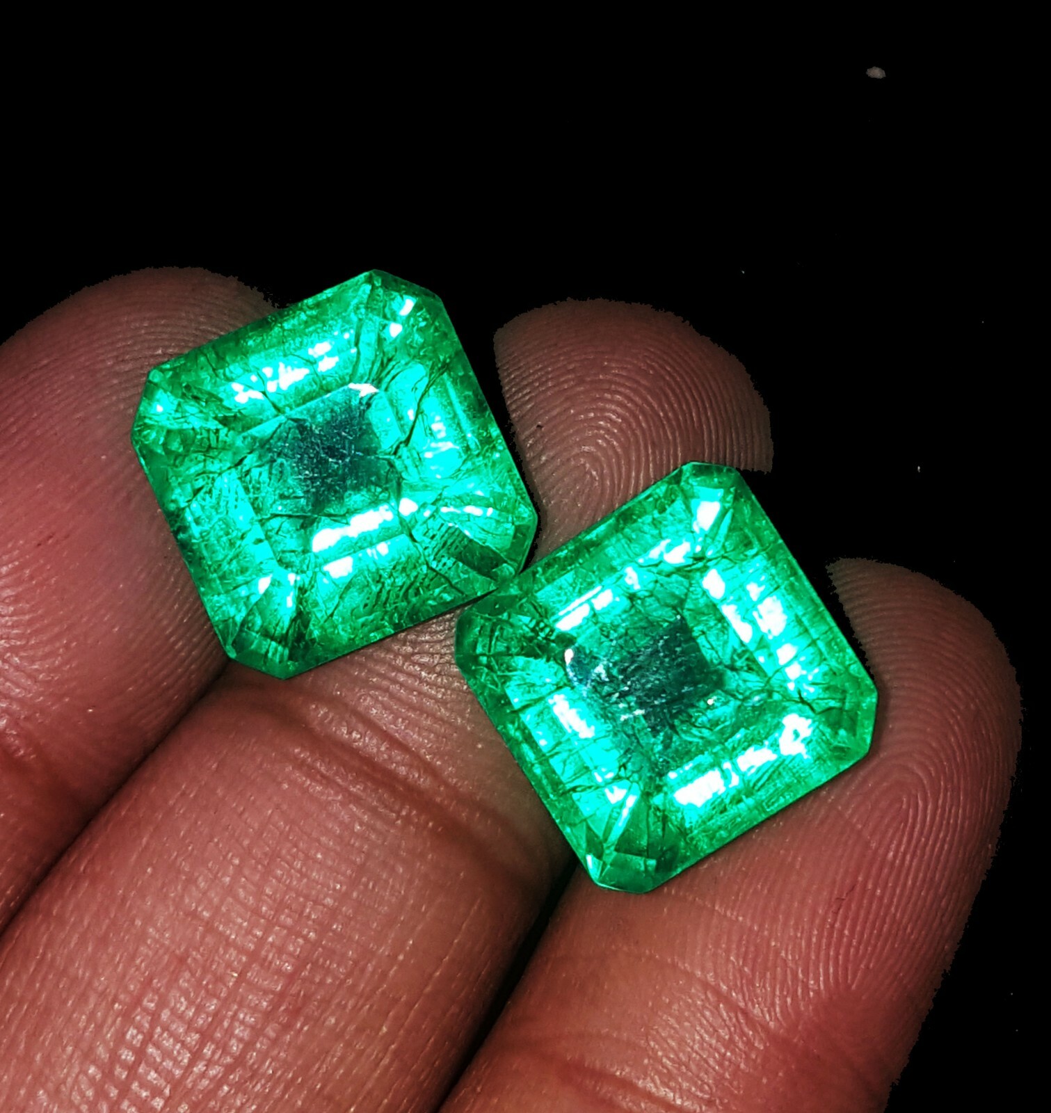 Loose Gemstone Natural Emerald Square Shape Between 18 Ct Pair Certified PE02