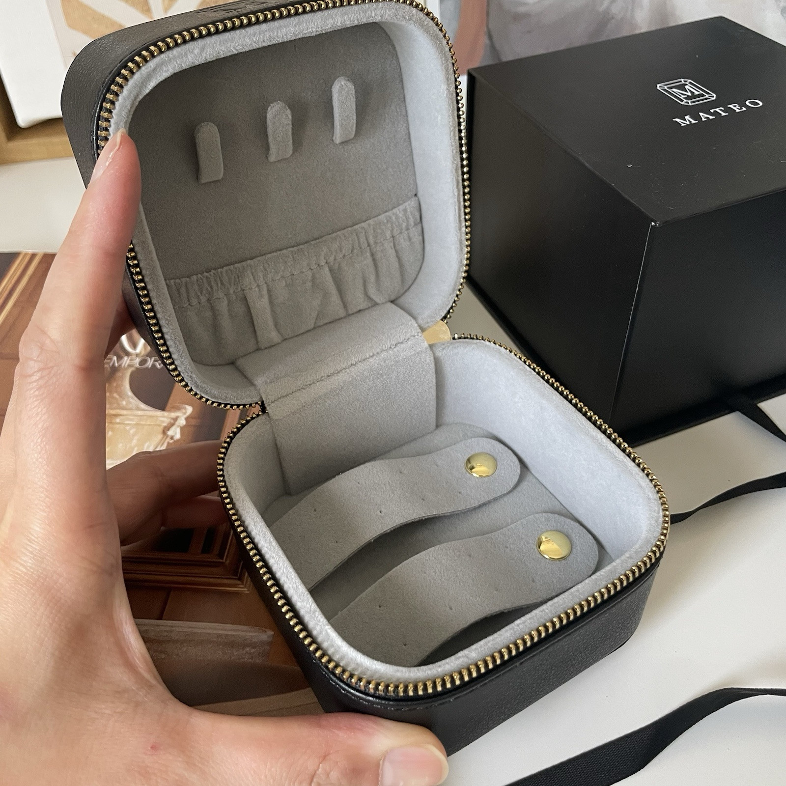 Mateo Black Jewelry Leather Zip Case