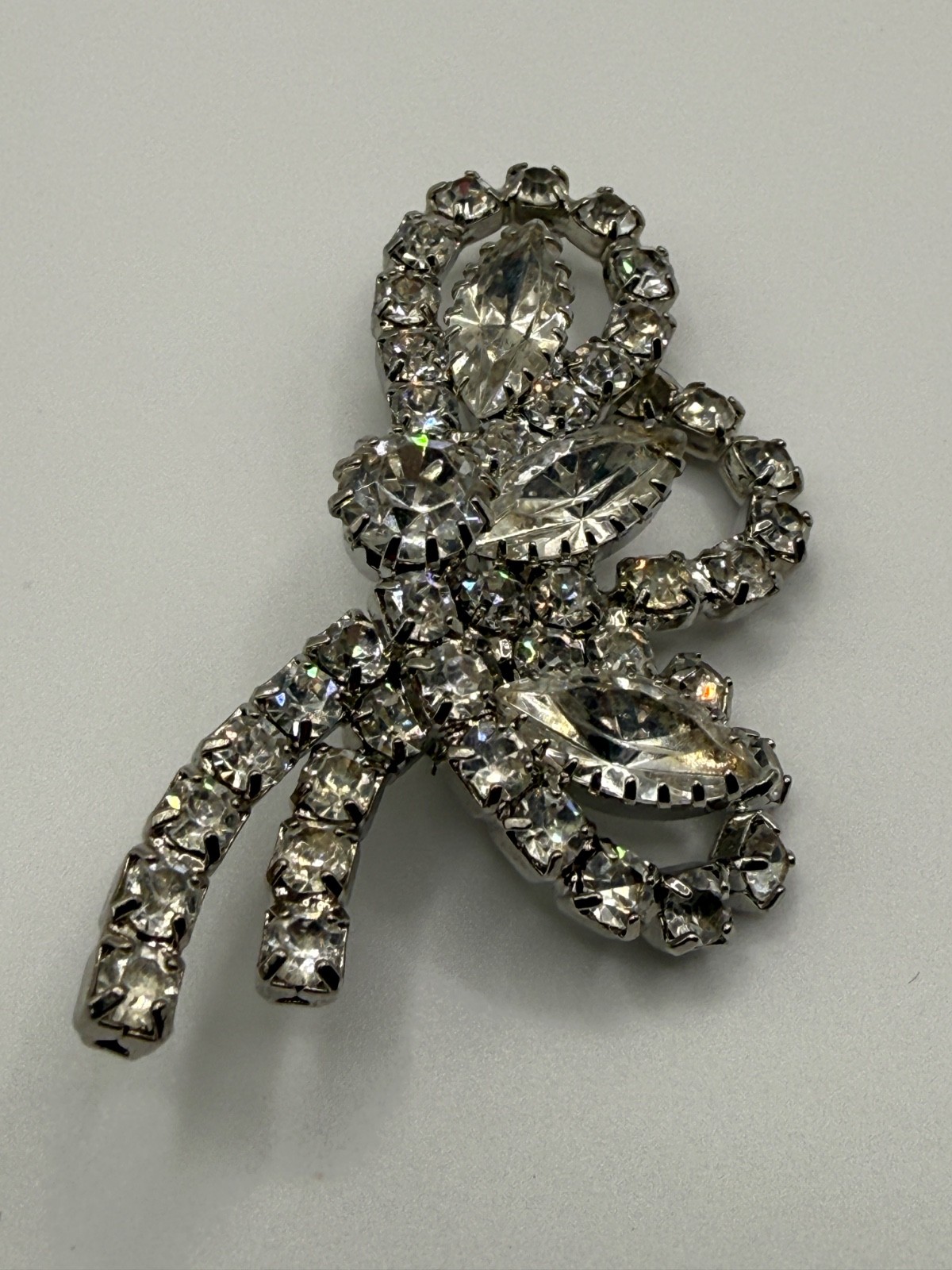Vintage Statement clear rhinestone brooch pin bow sparkling prong set