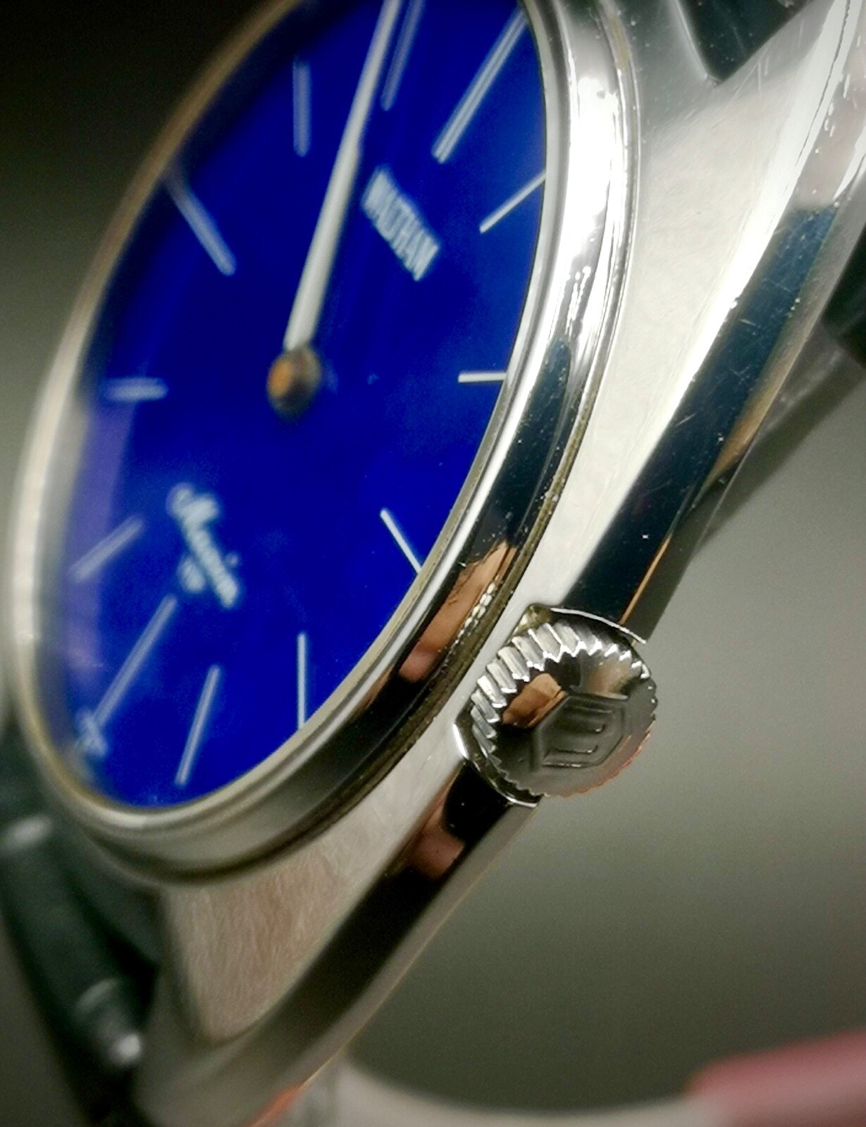 Vintage And Rare WALTHAM Maxim VIP Hand-Winding Unisex watch. 17 Jewels.