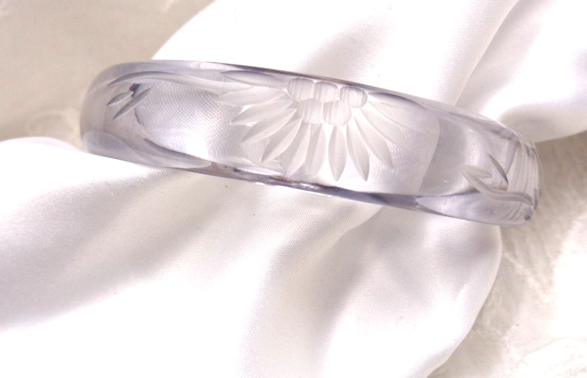 Vtg Estate Jewelry ~ CLEAR Plastic Resin CARVED Sunflower Design Bangle Bracelet