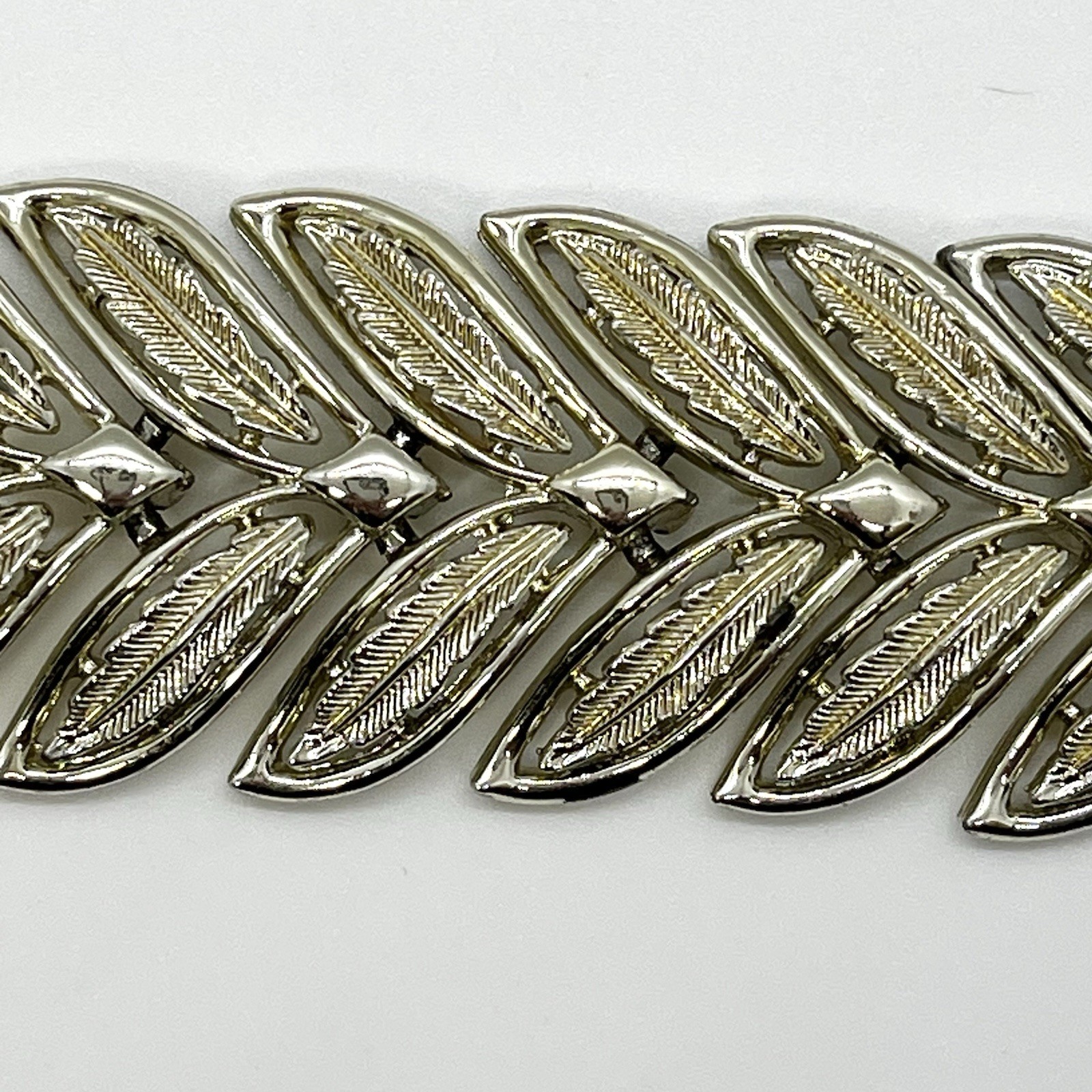 Coro Gold Tone Leaf Link Bracelet 7” Fold Over Clasp Missing Safety Chain Signed