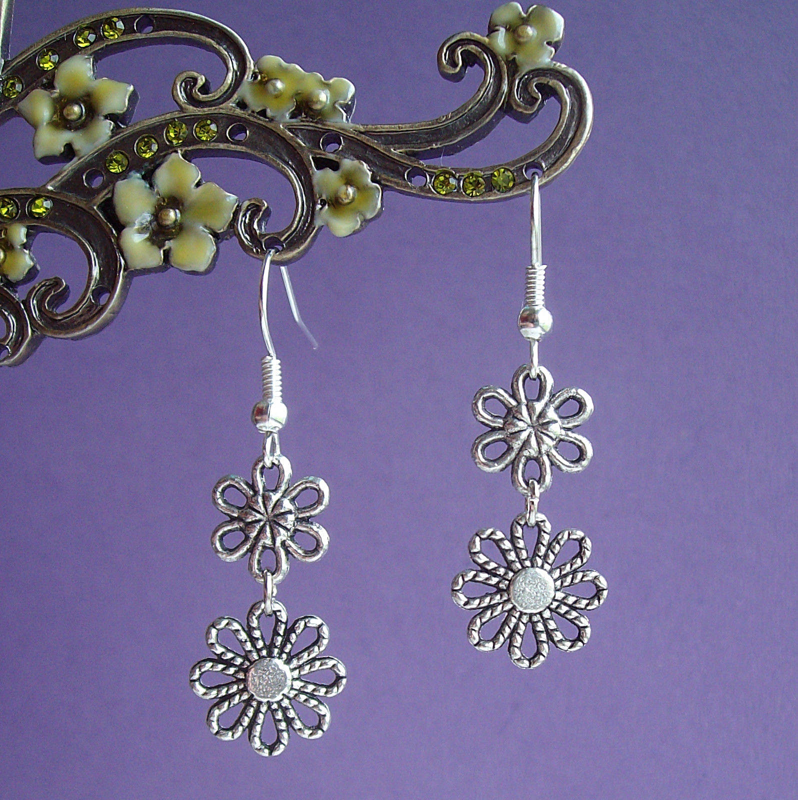 Pretty Filigree Daisy Flowers Dangly Earrings